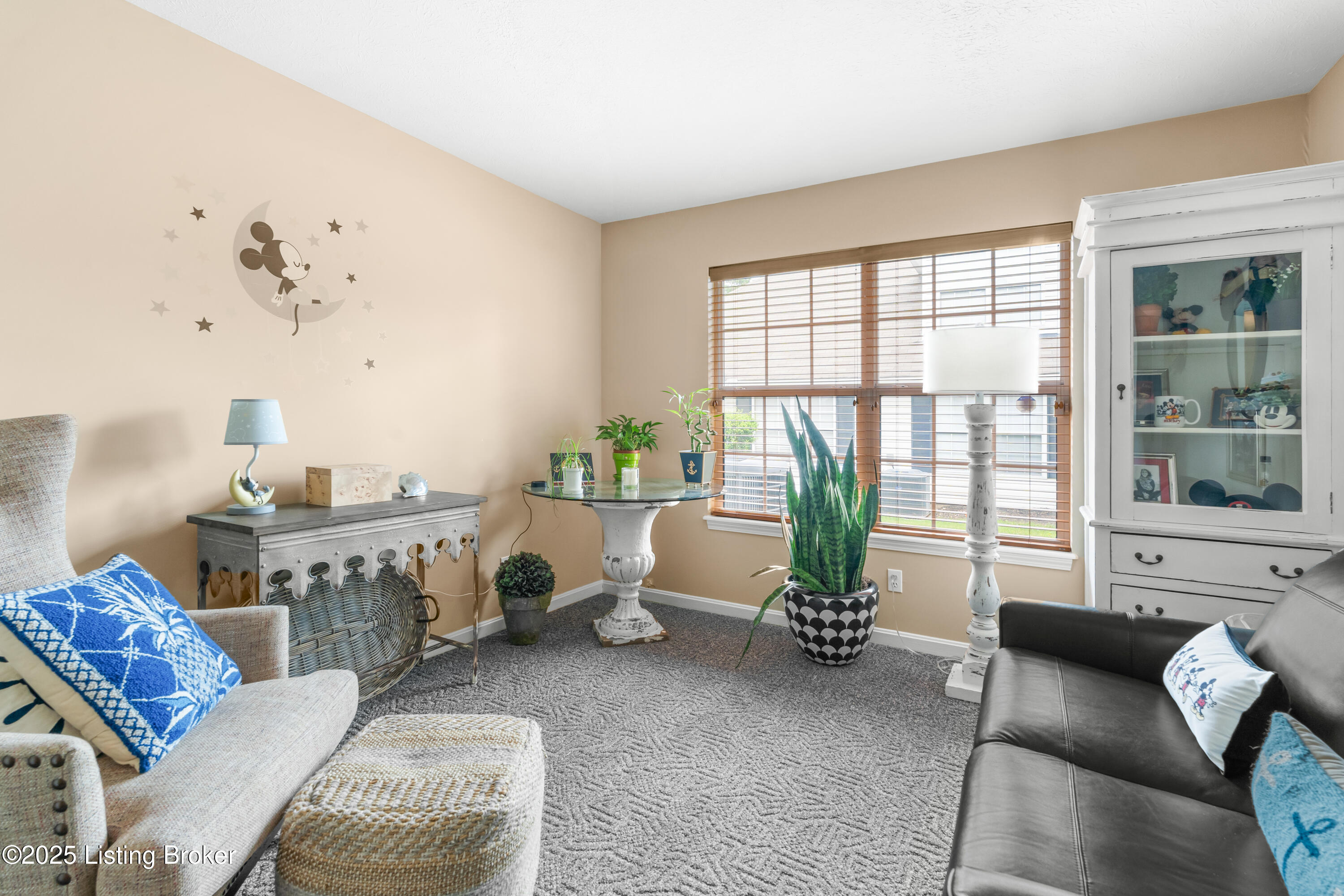 1210 Fox Pointe Dr