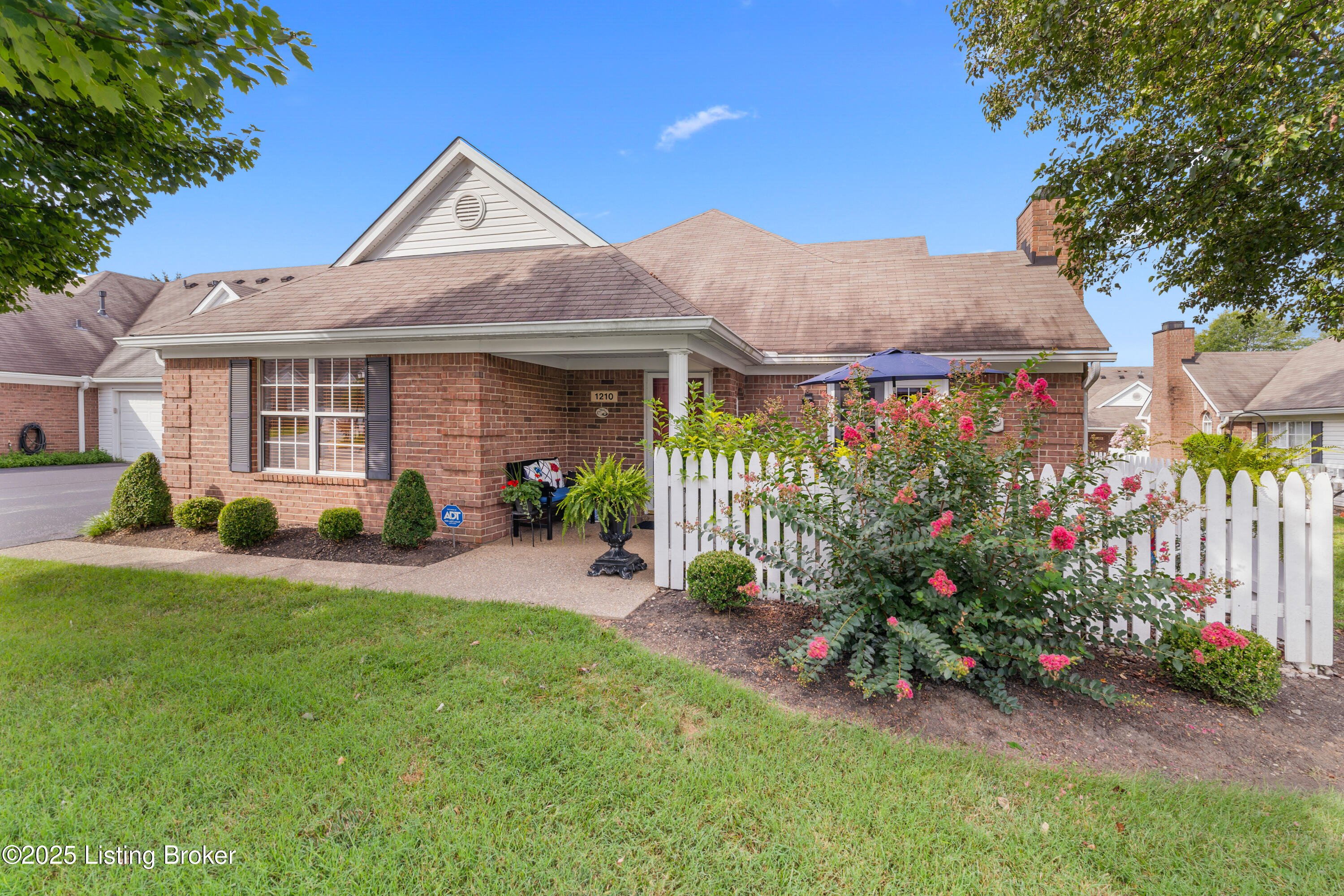 1210 Fox Pointe Dr