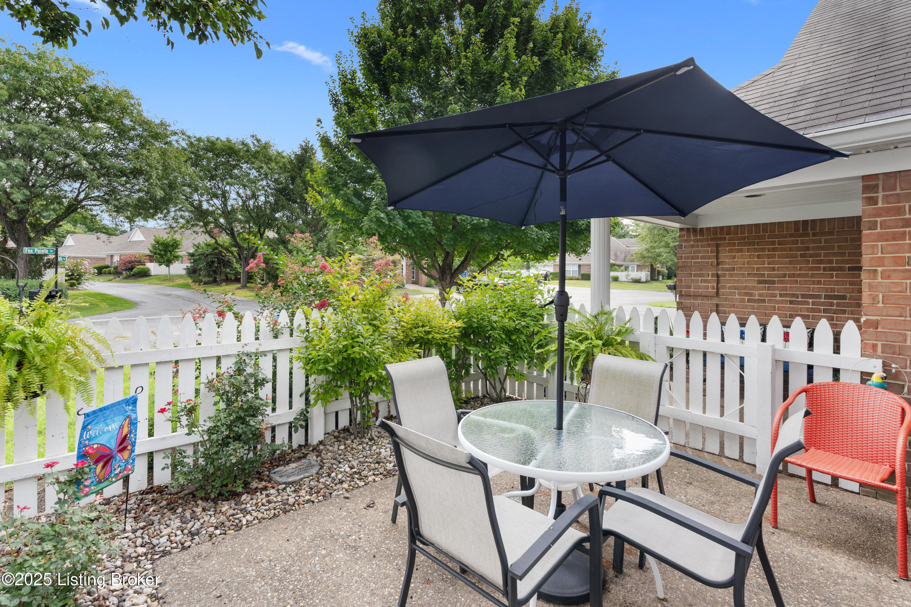 1210 Fox Pointe Dr