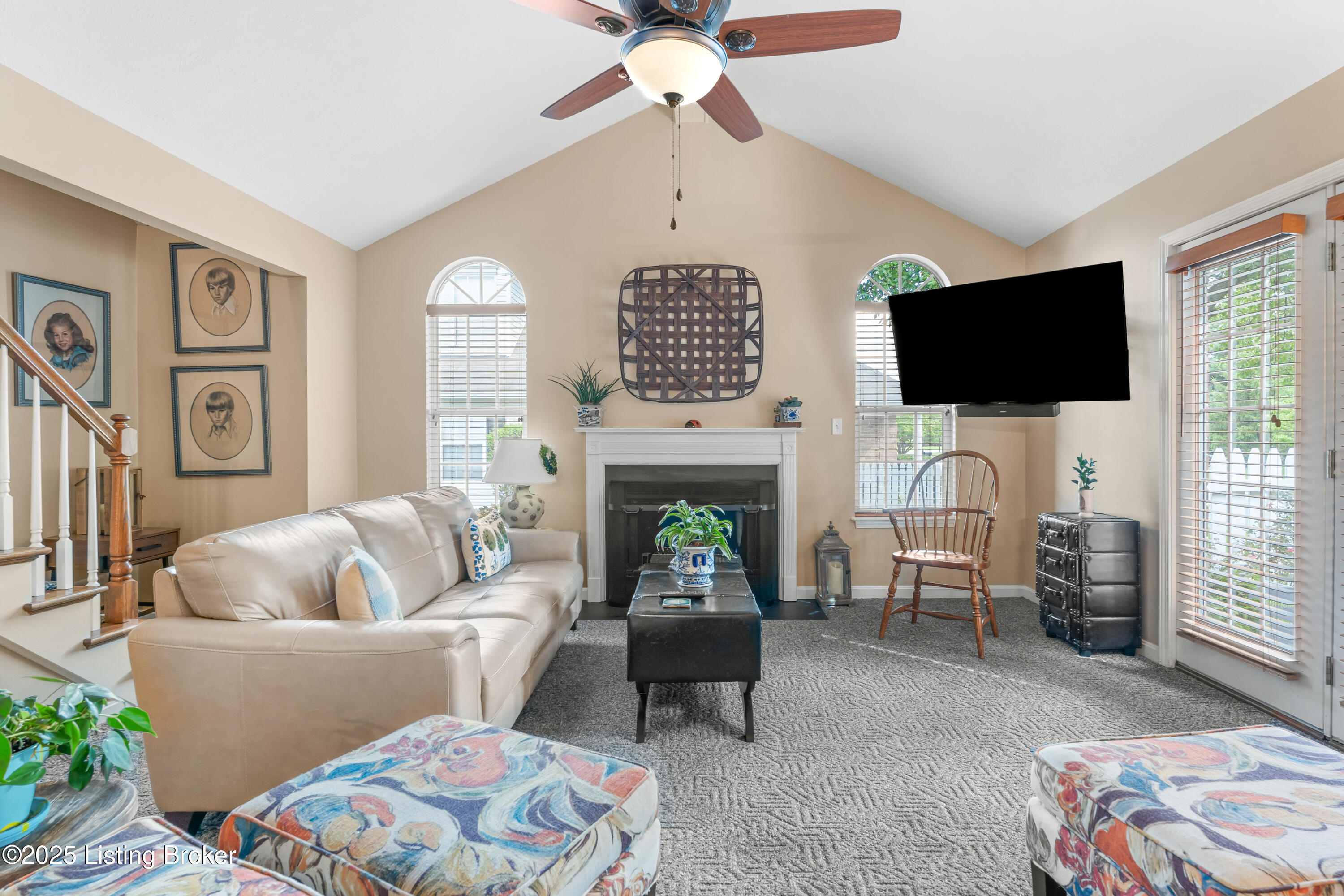 1210 Fox Pointe Dr