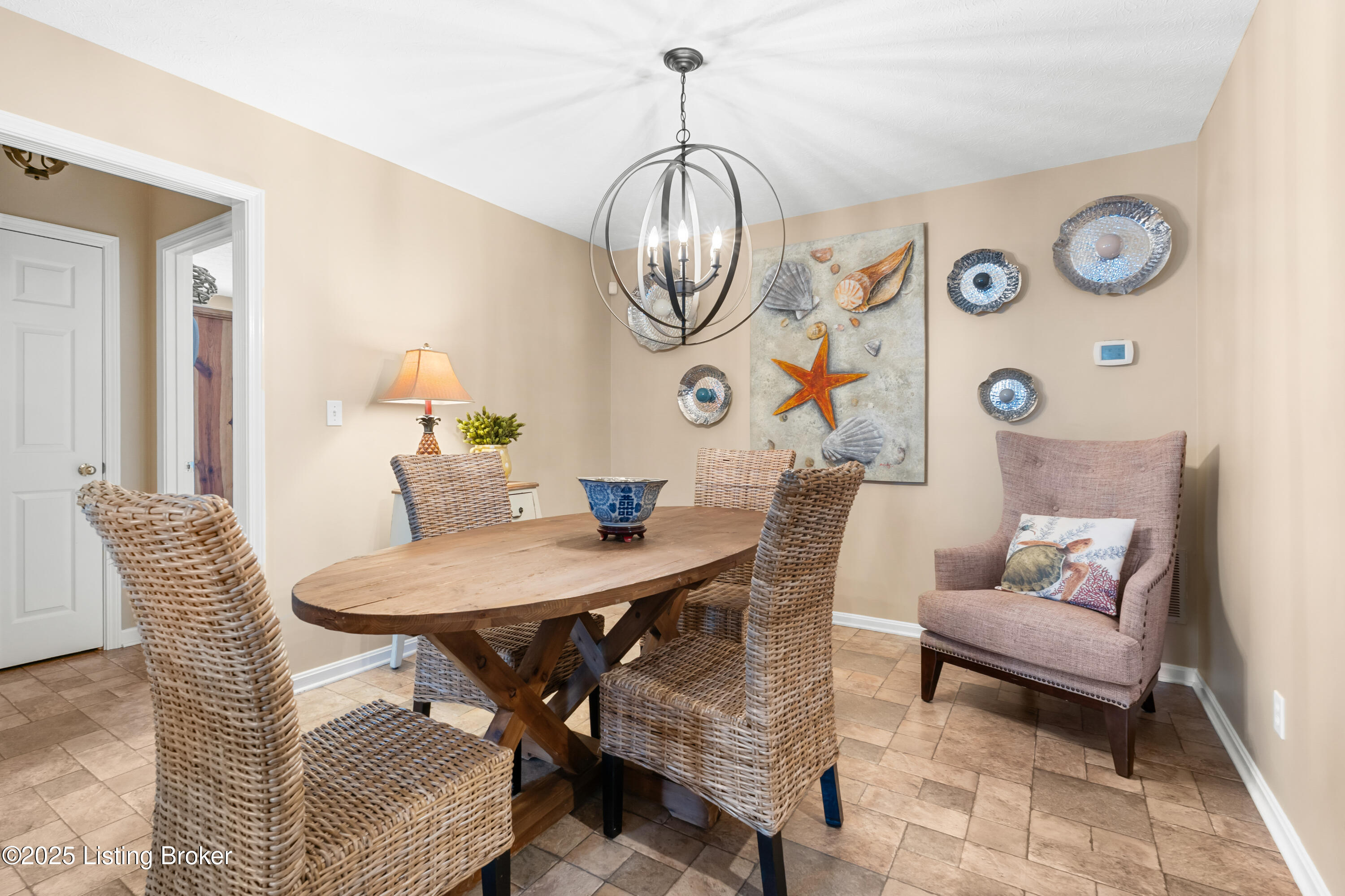 1210 Fox Pointe Dr