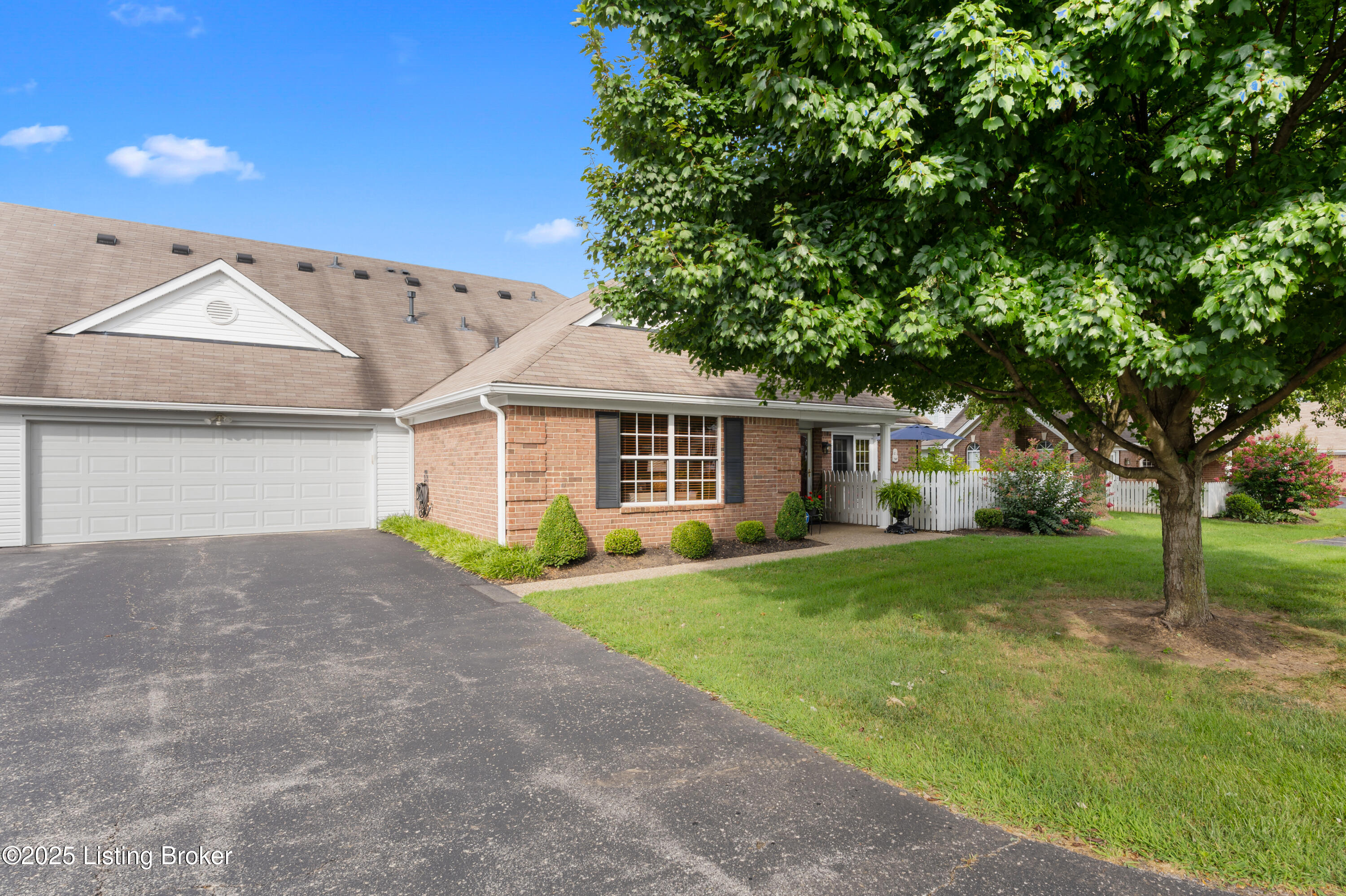 1210 Fox Pointe Dr