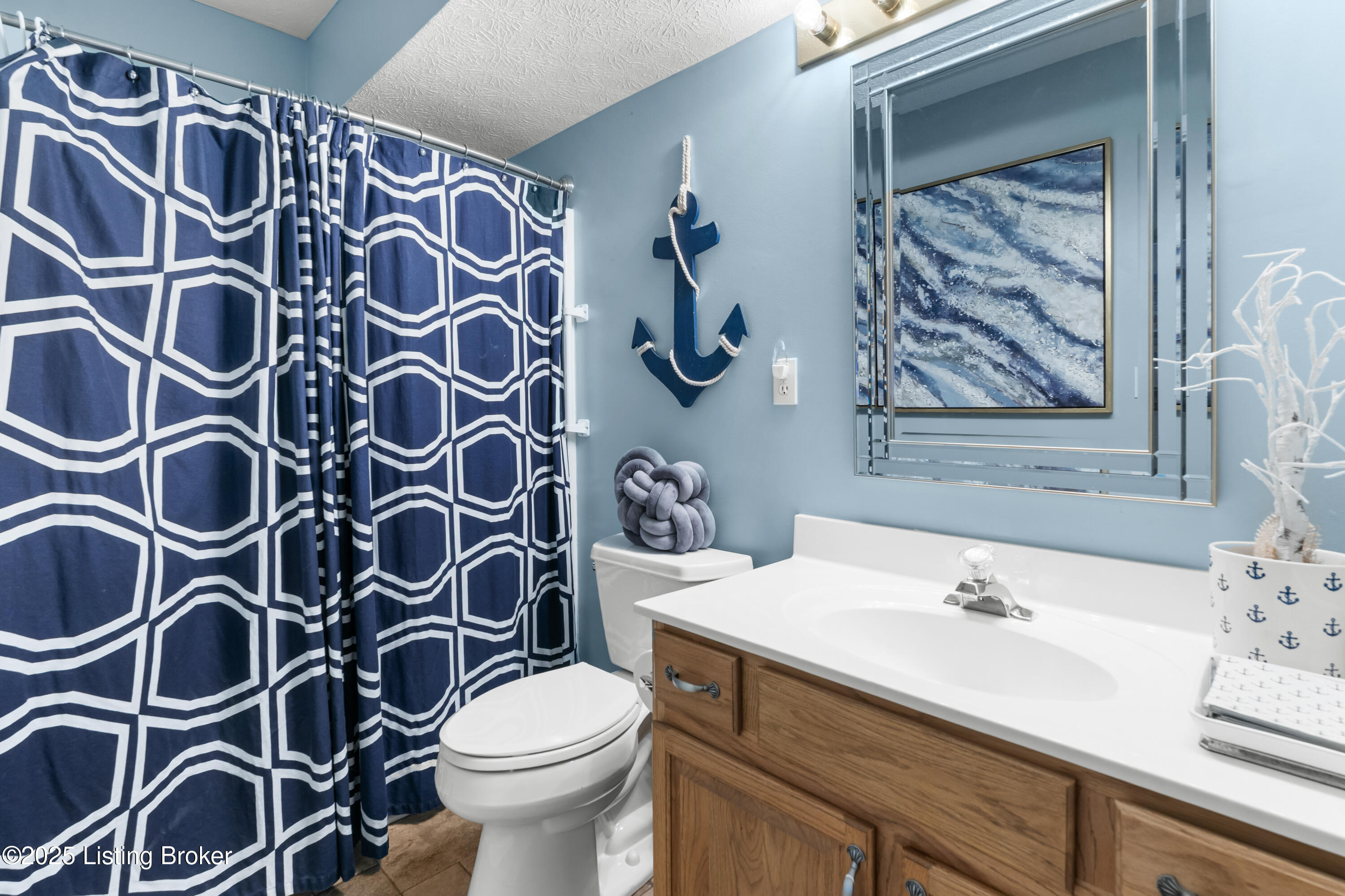 1210 Fox Pointe Dr