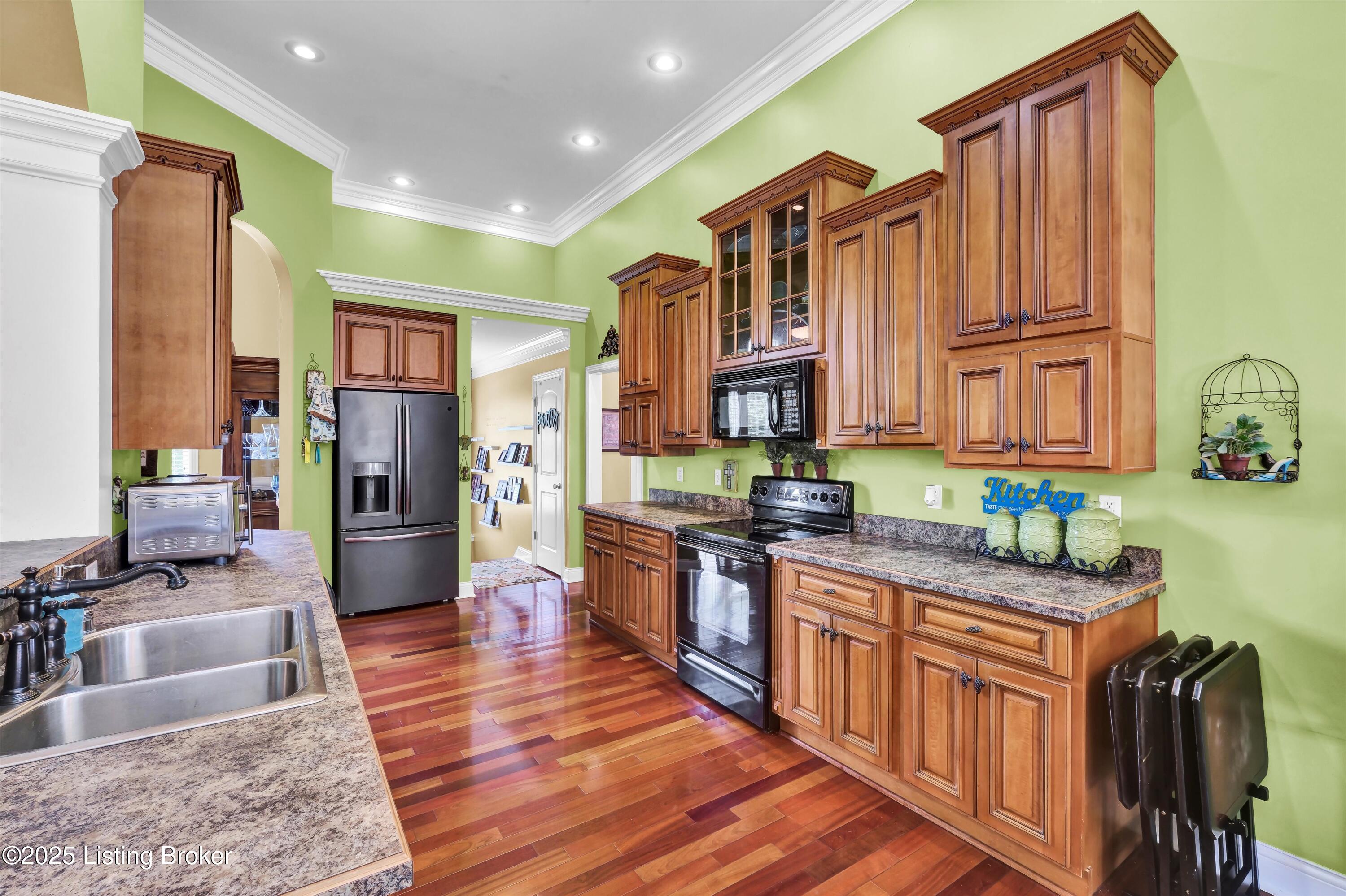 9007 Hi View Ln