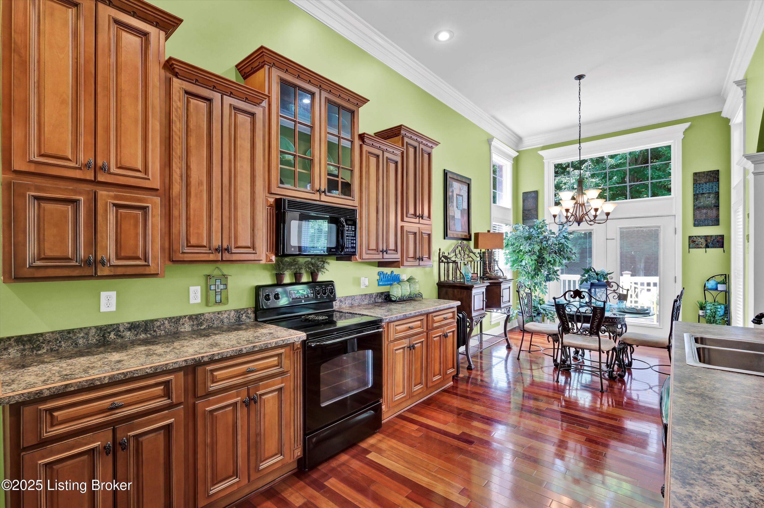 9007 Hi View Ln