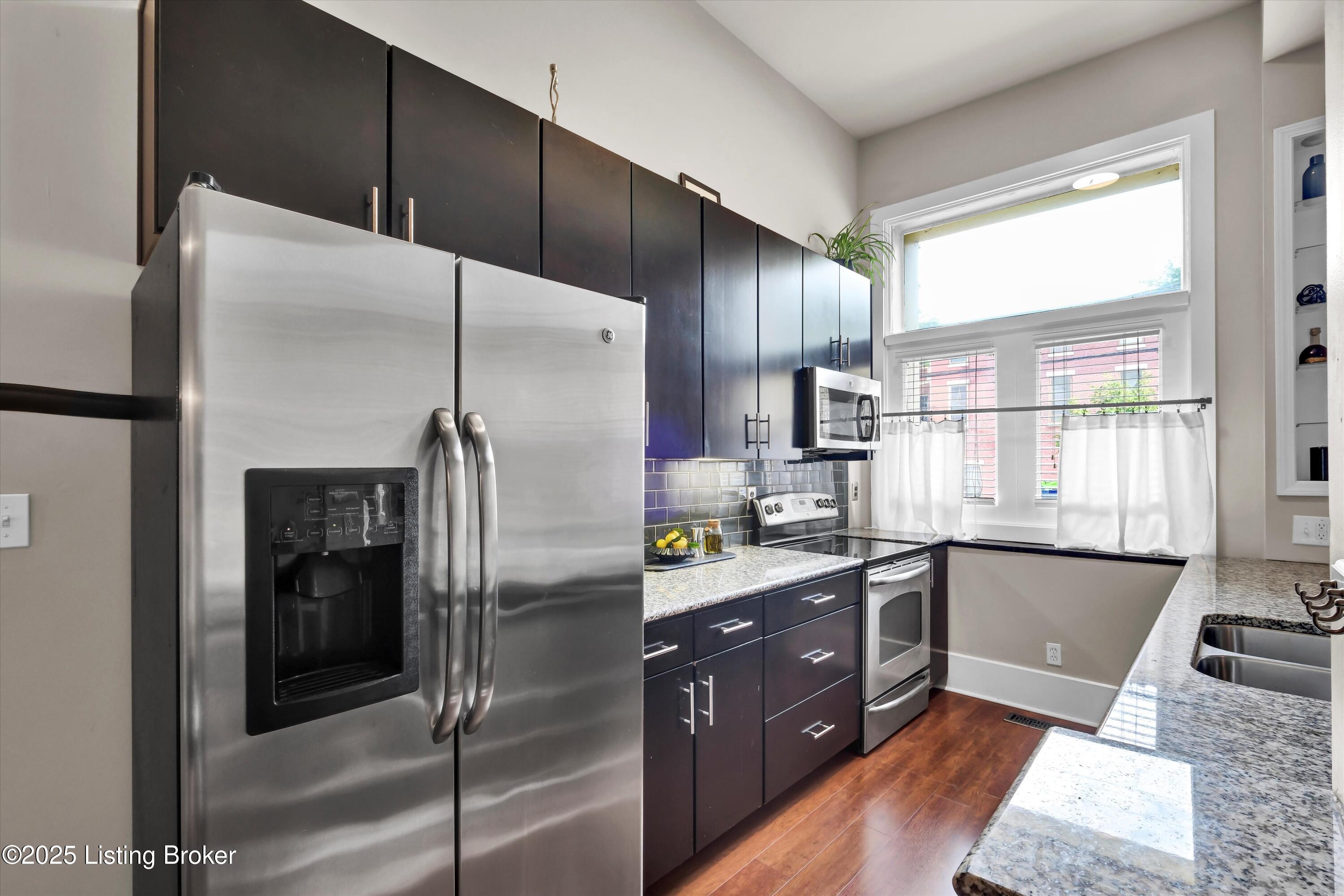 130 E Oak St 1