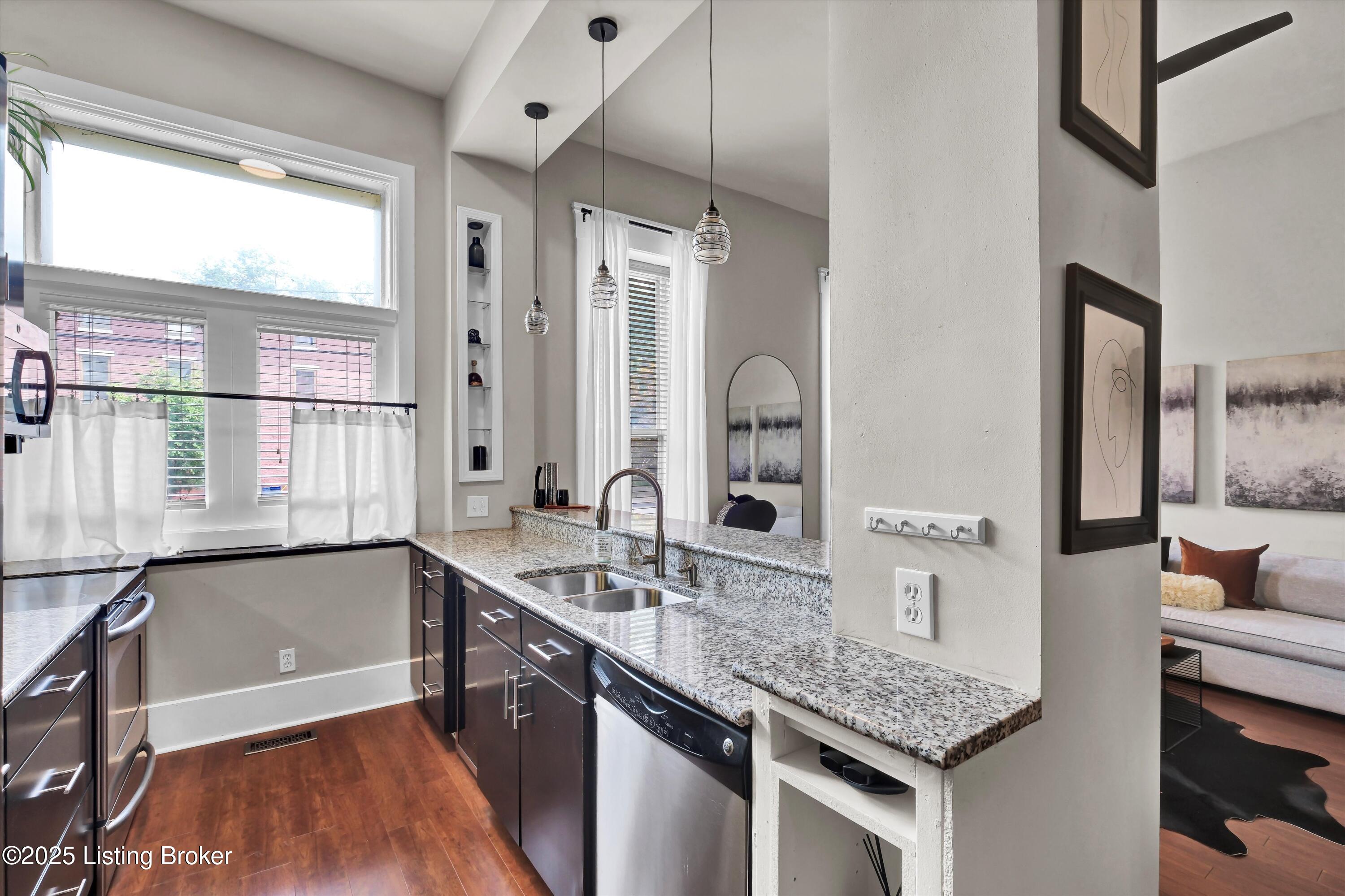 130 E Oak St 1