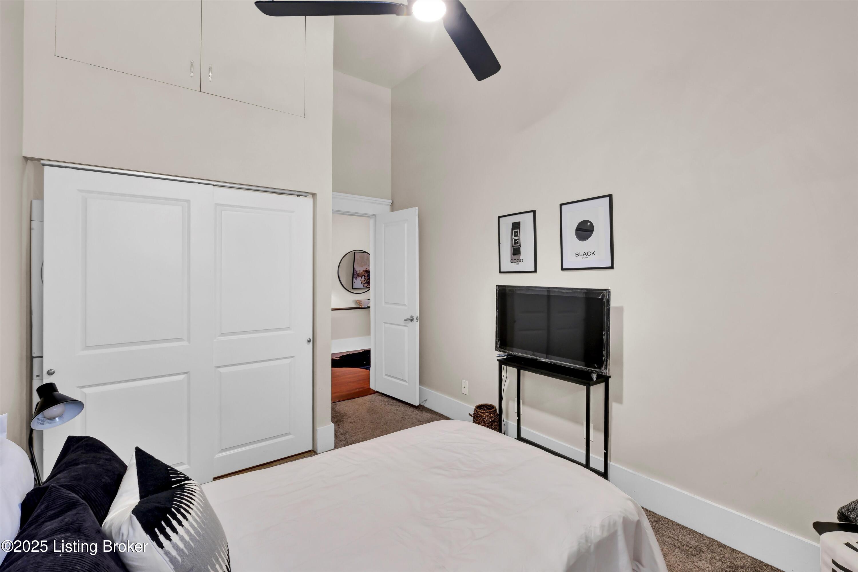 130 E Oak St 1