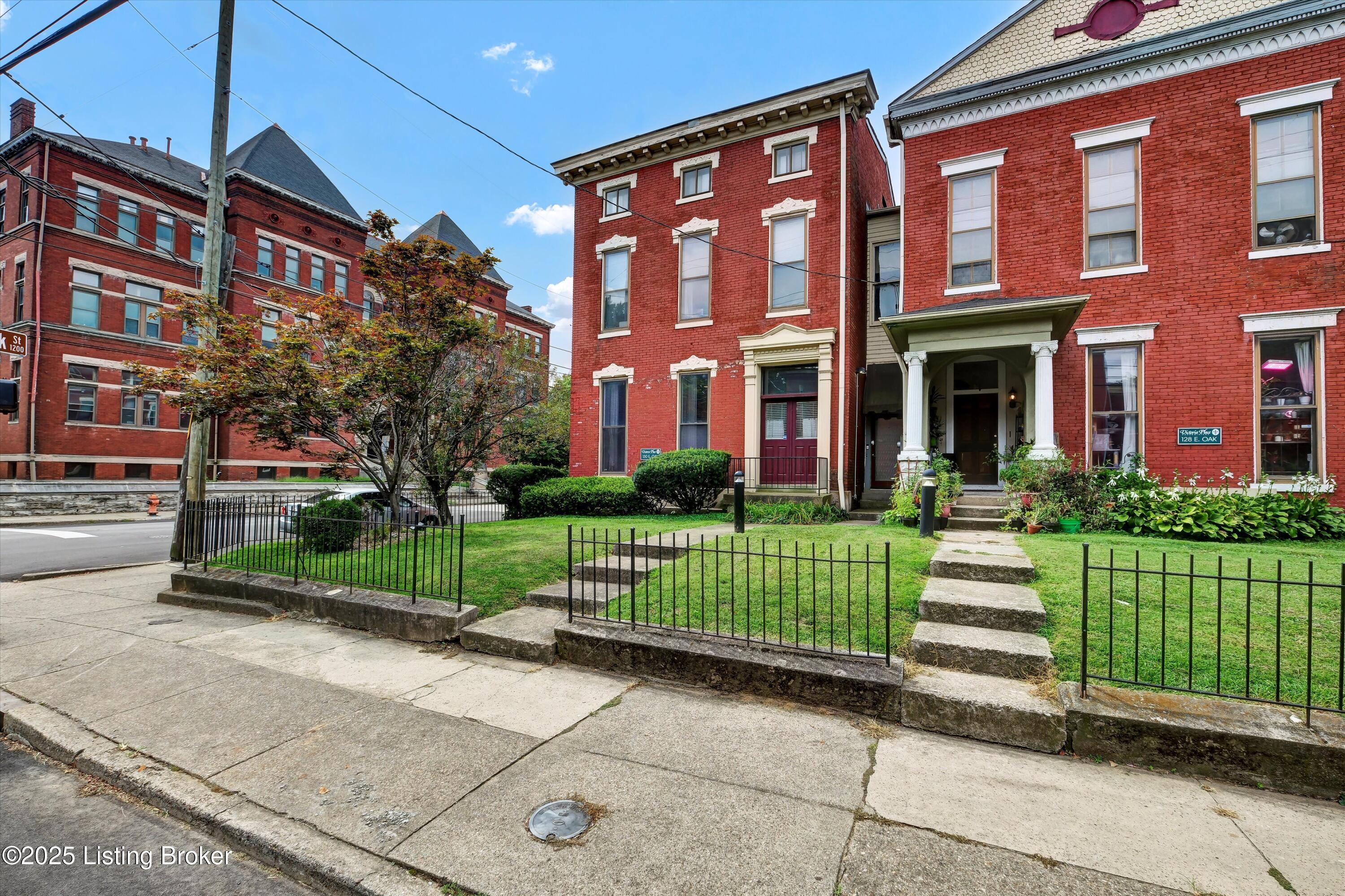 130 E Oak St 1