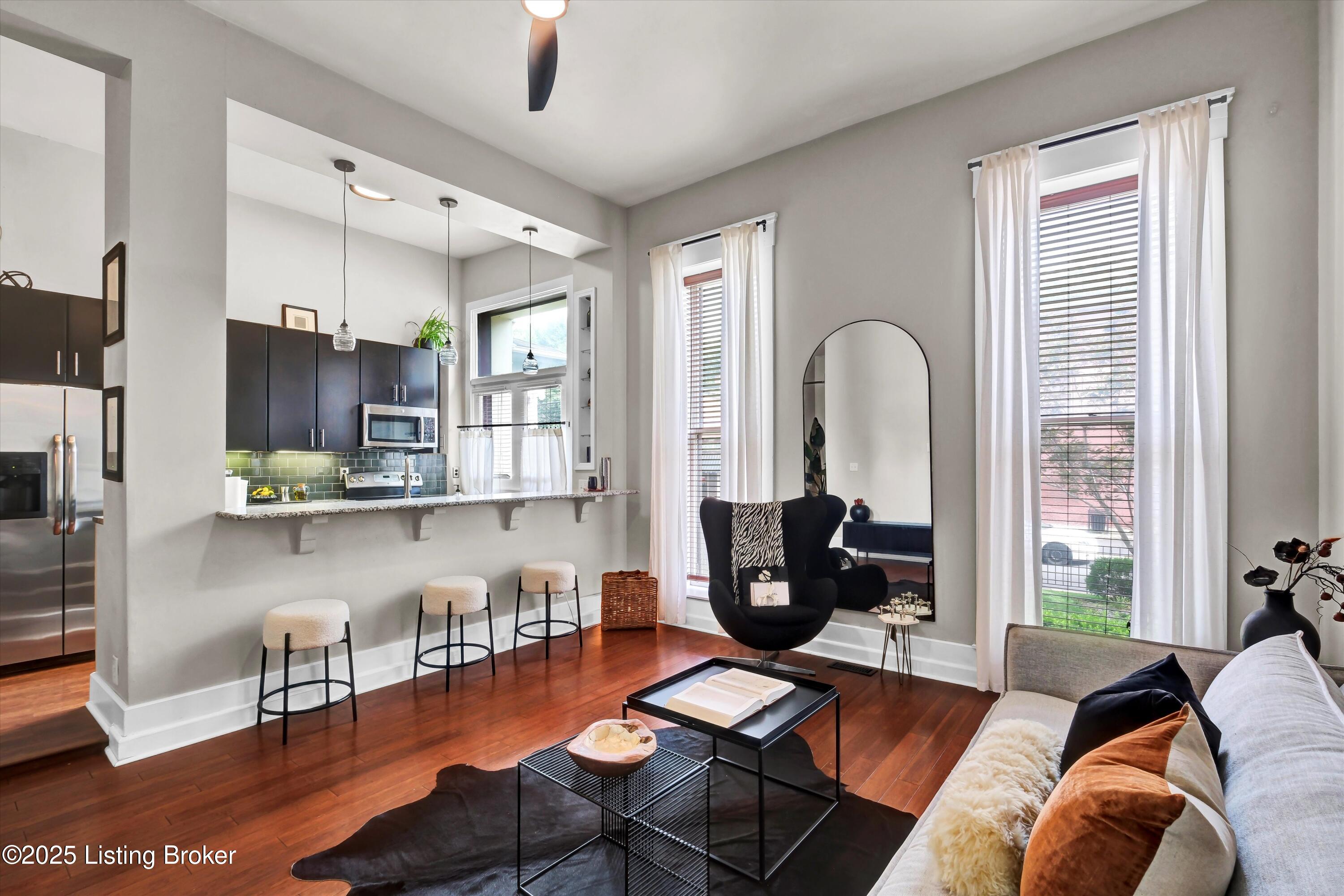 130 E Oak St 1