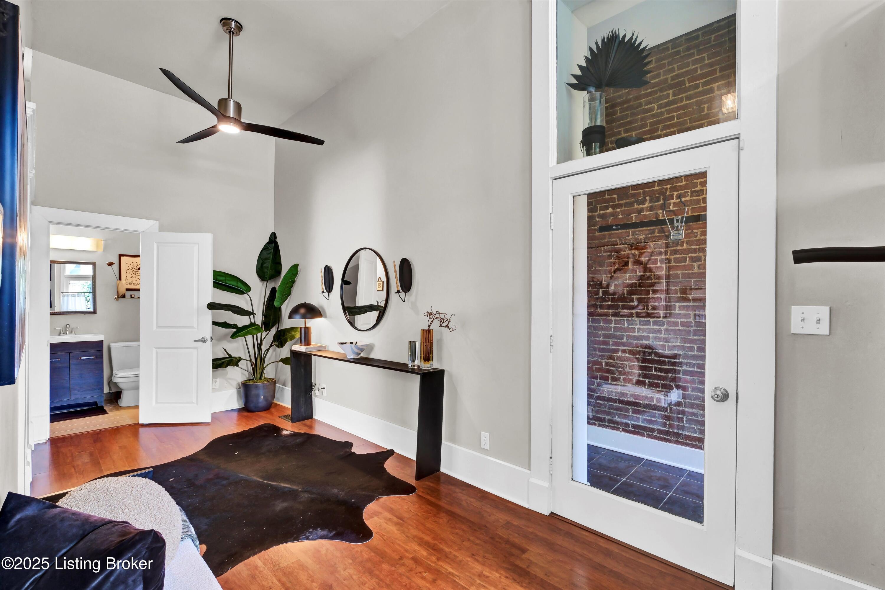 130 E Oak St 1