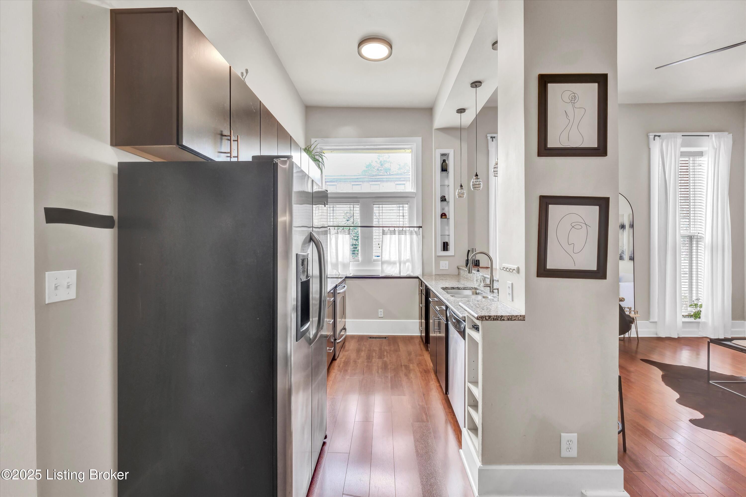 130 E Oak St 1