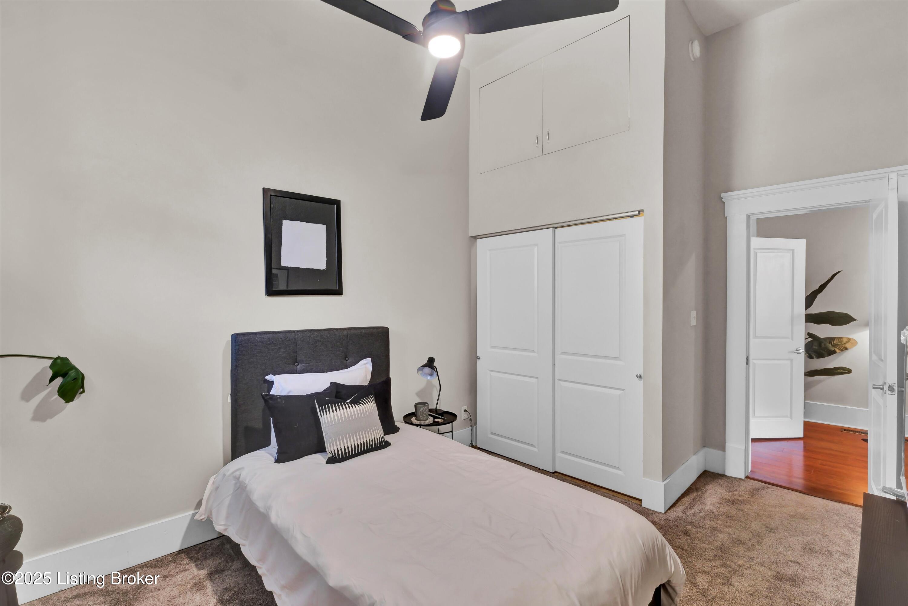 130 E Oak St 1