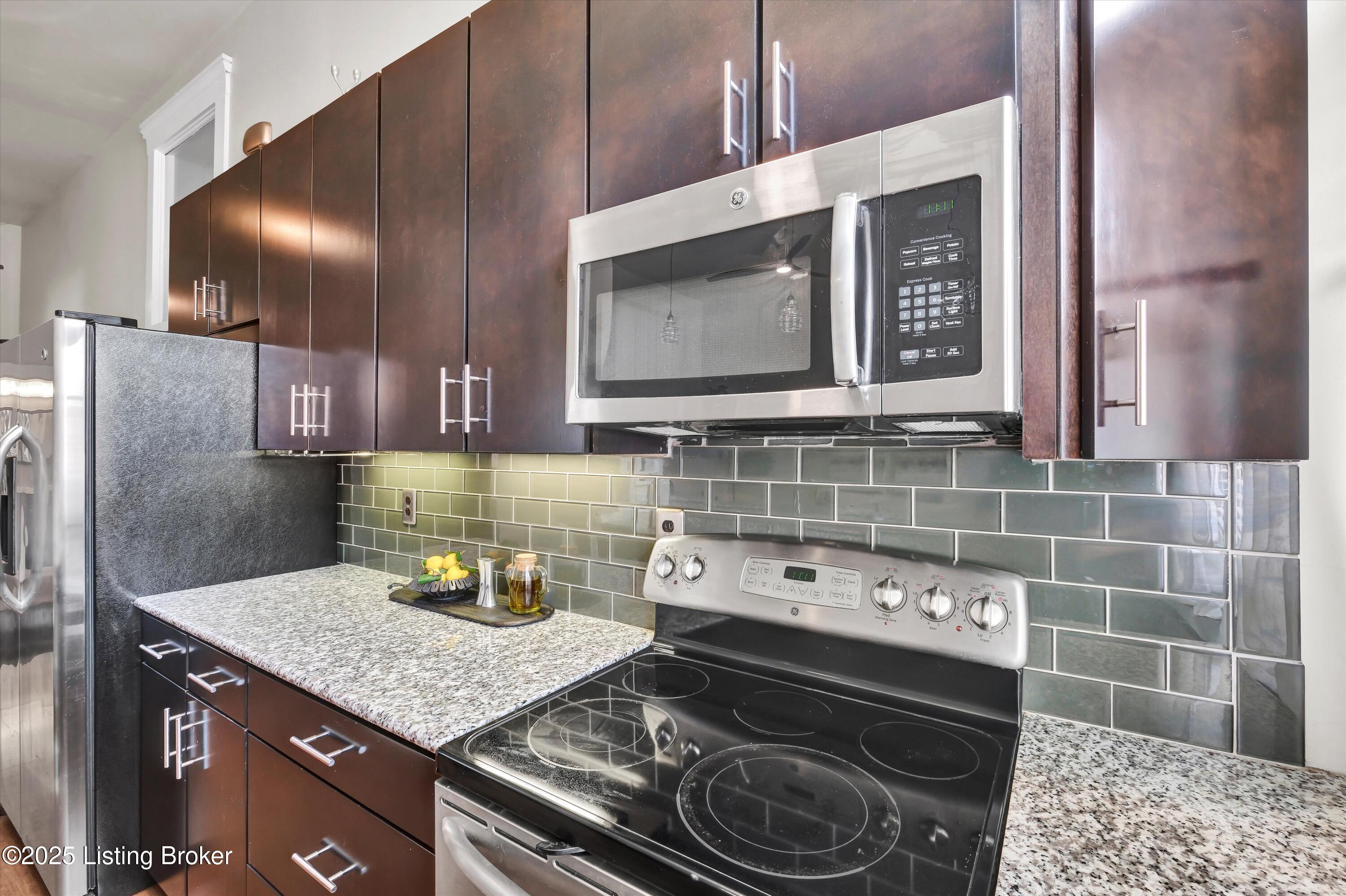 130 E Oak St 1