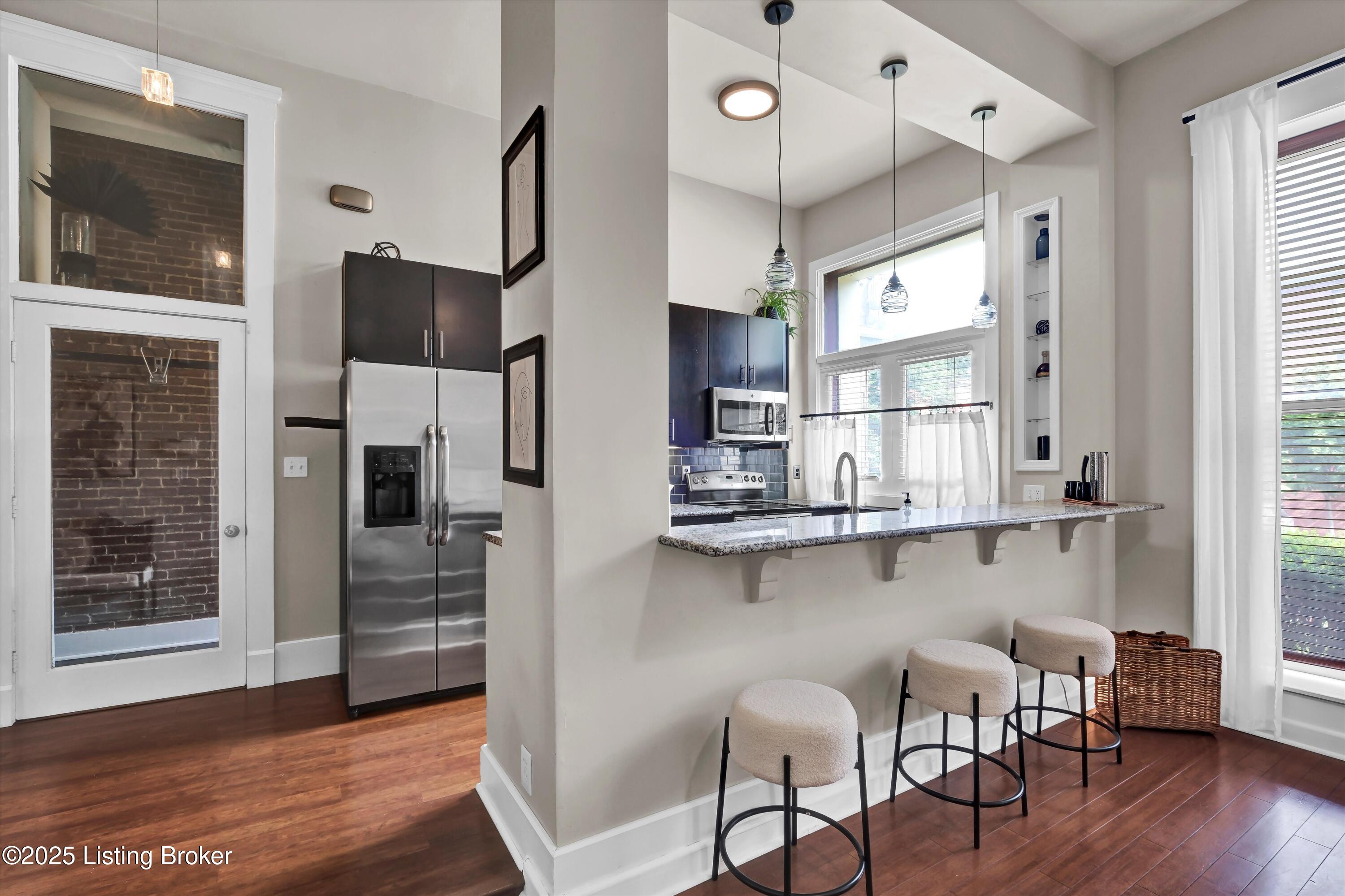 130 E Oak St 1