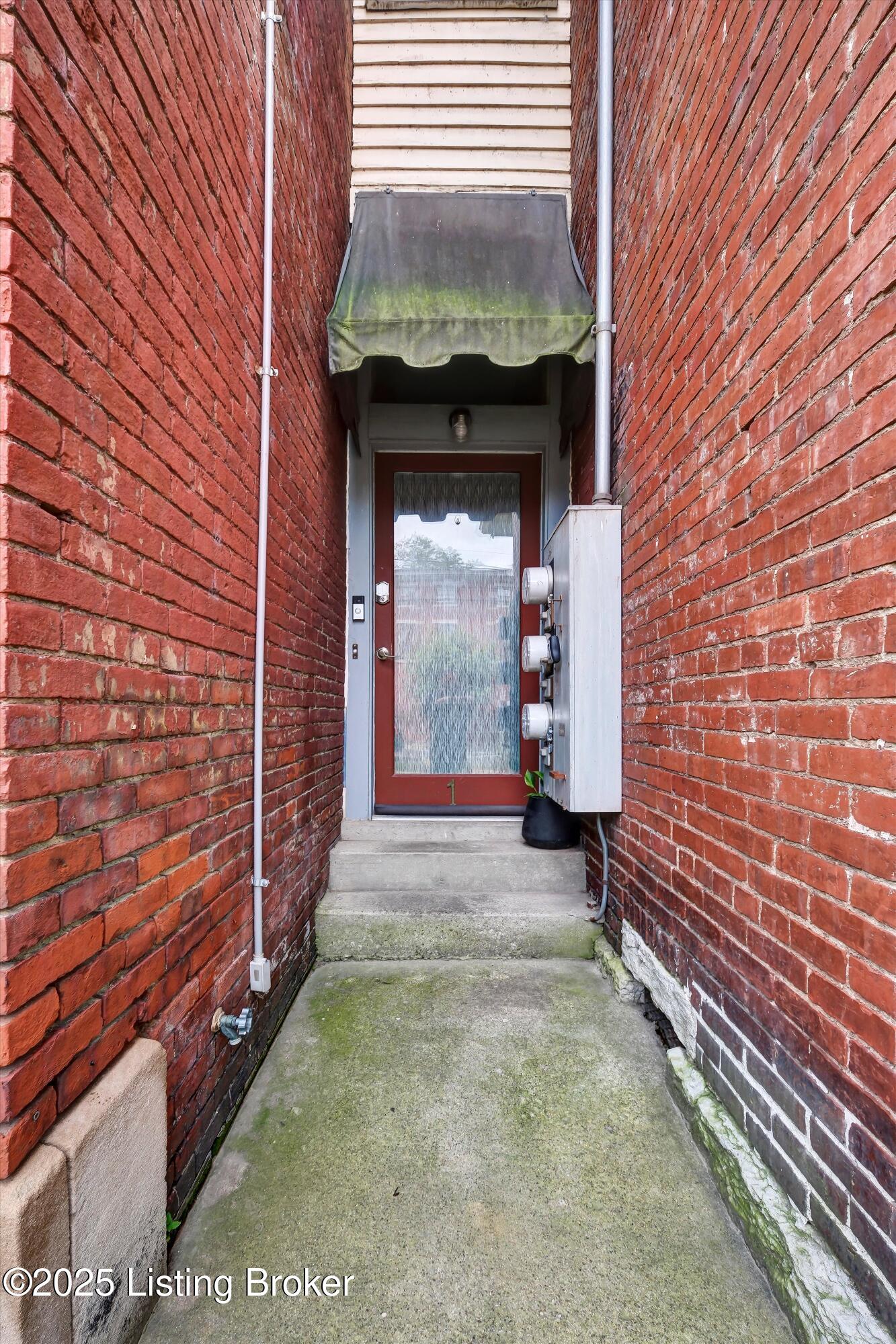 130 E Oak St 1