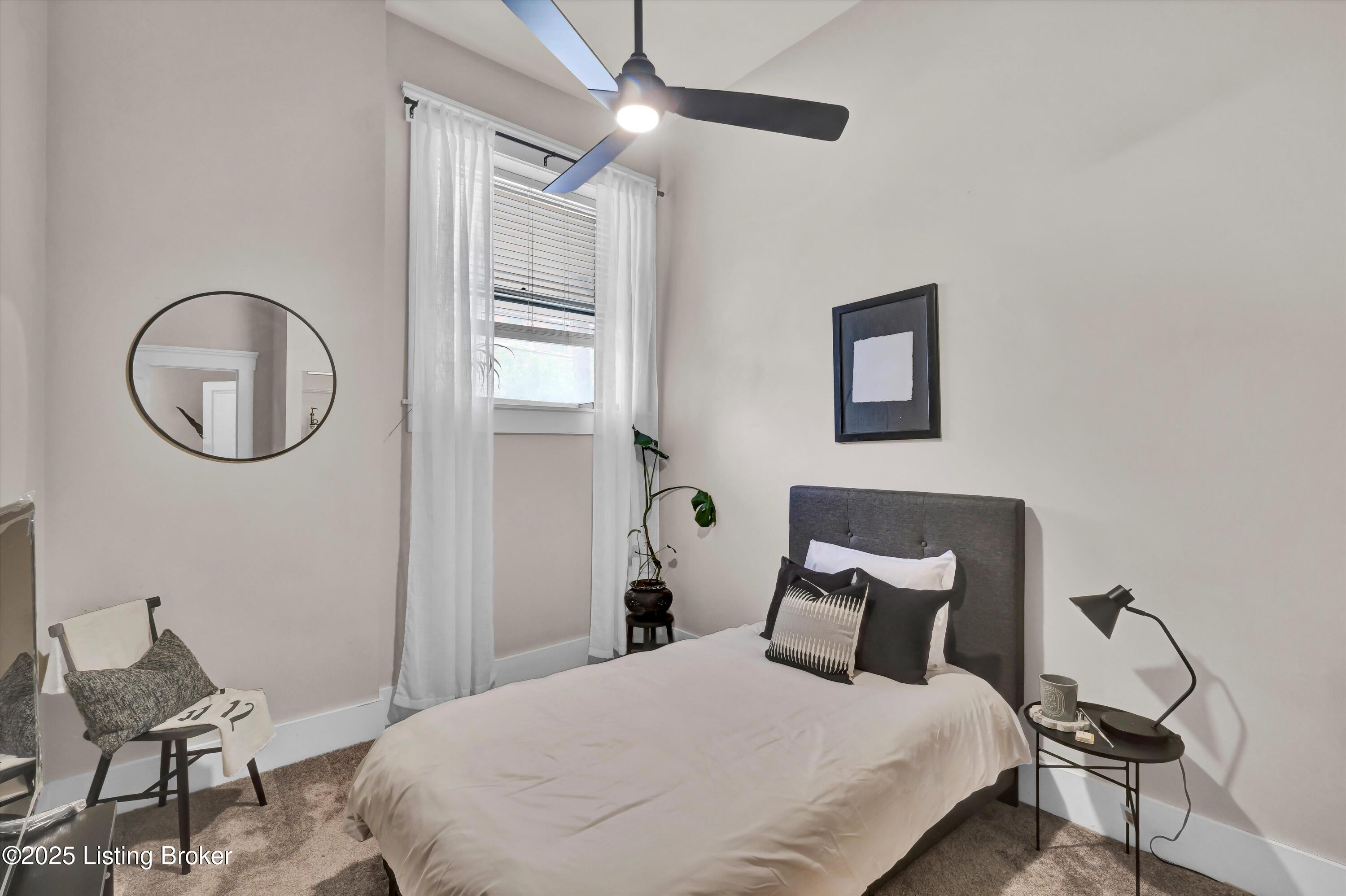 130 E Oak St 1