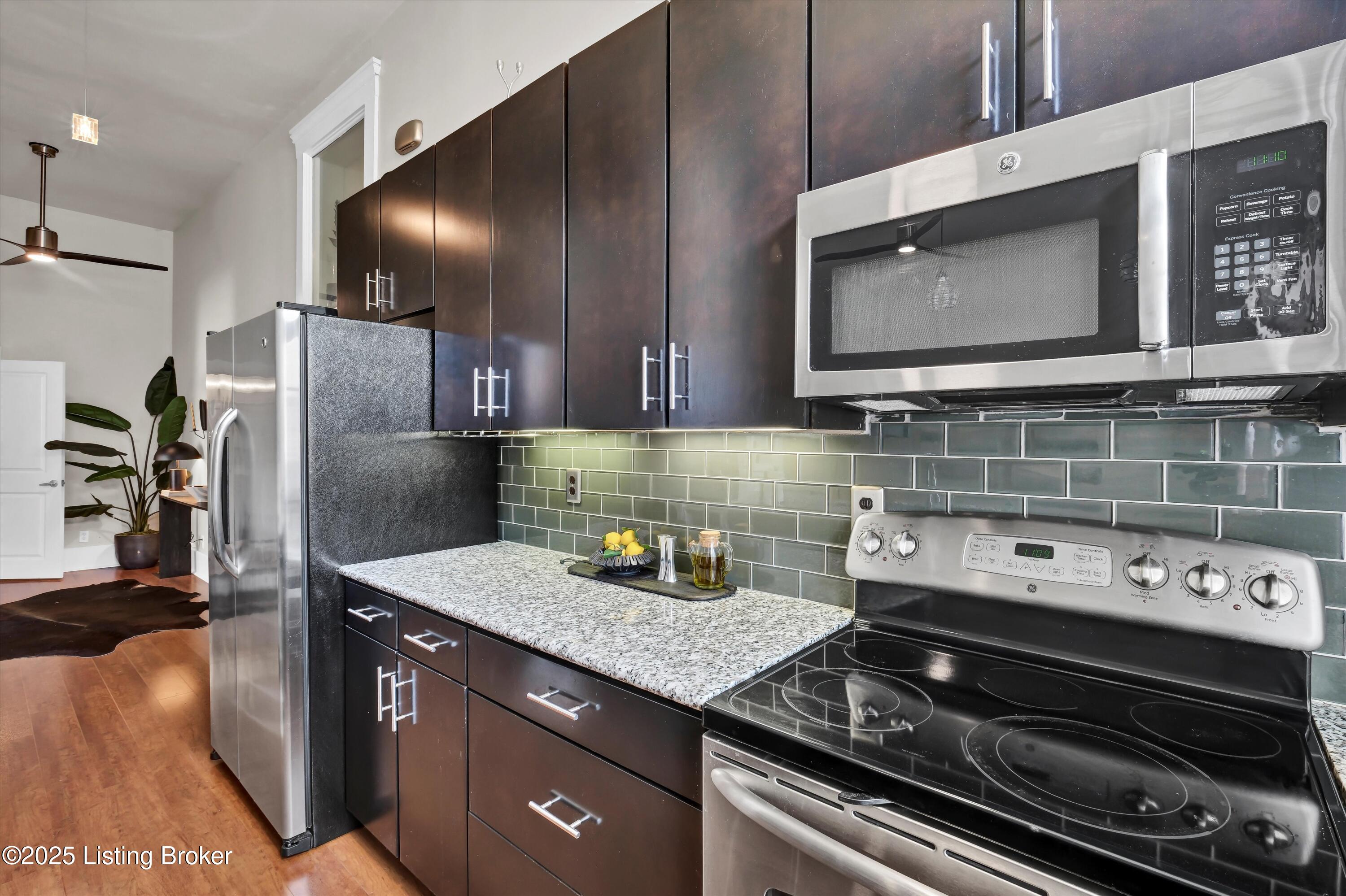 130 E Oak St 1