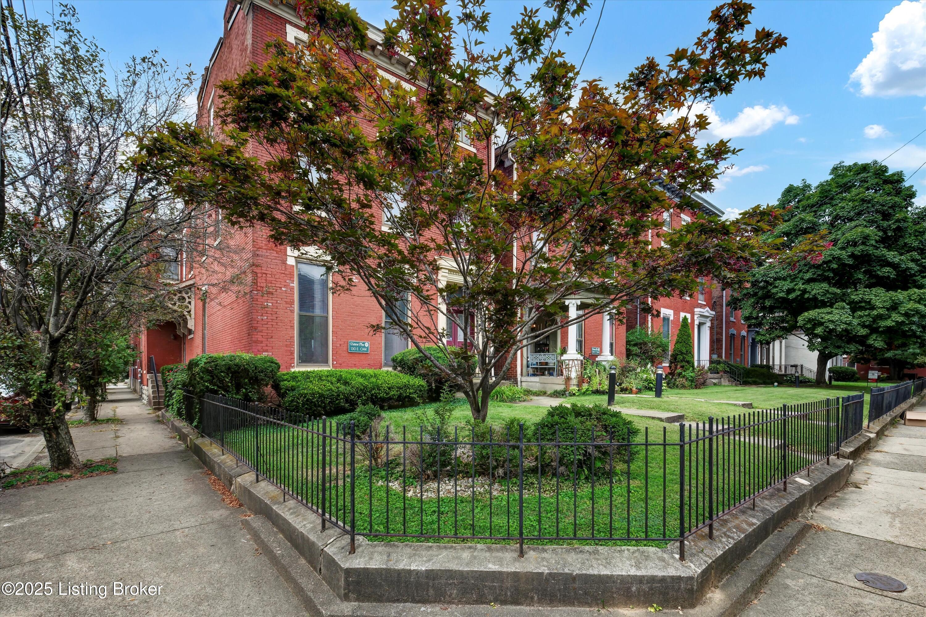 130 E Oak St 1