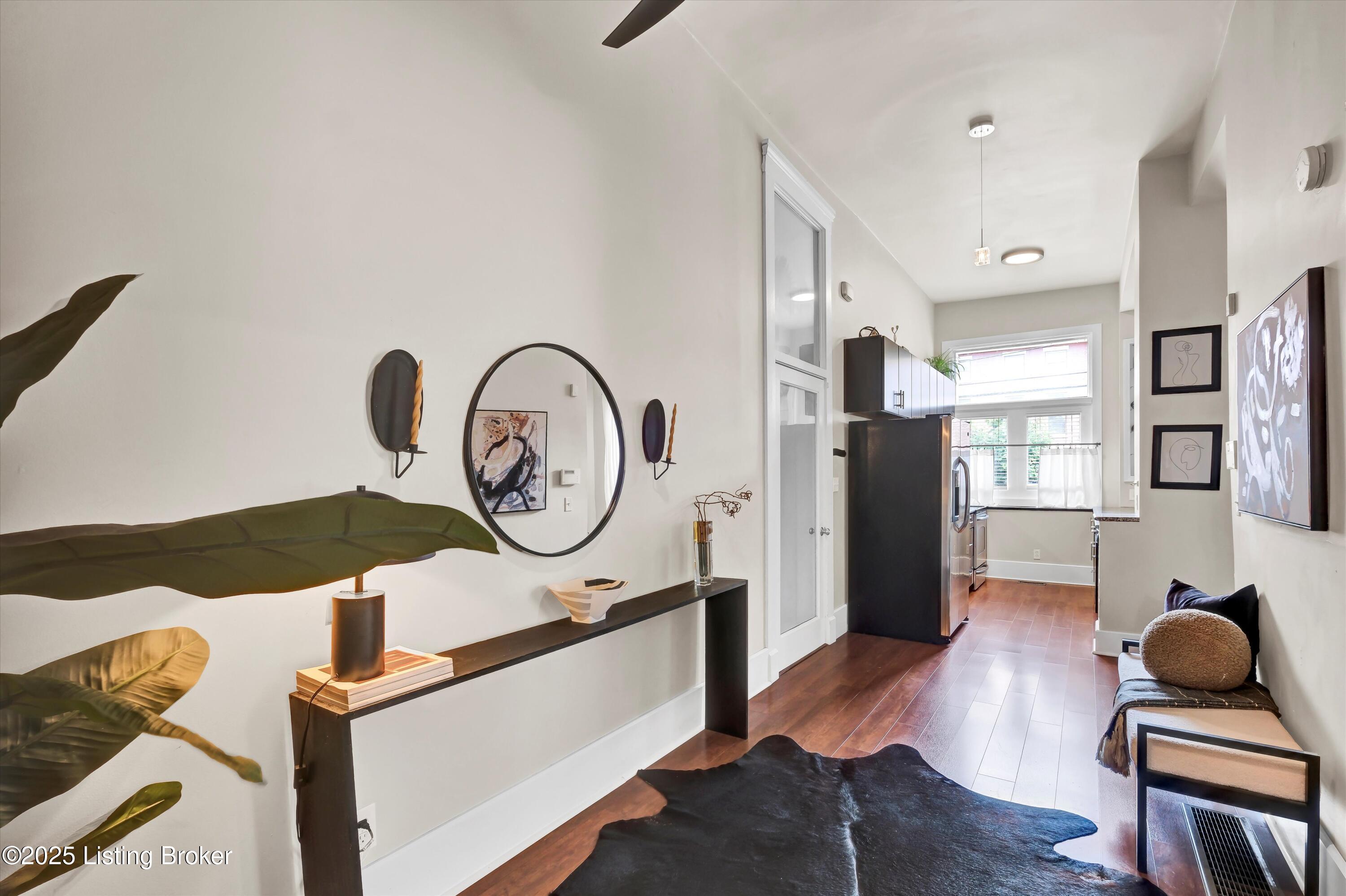 130 E Oak St 1