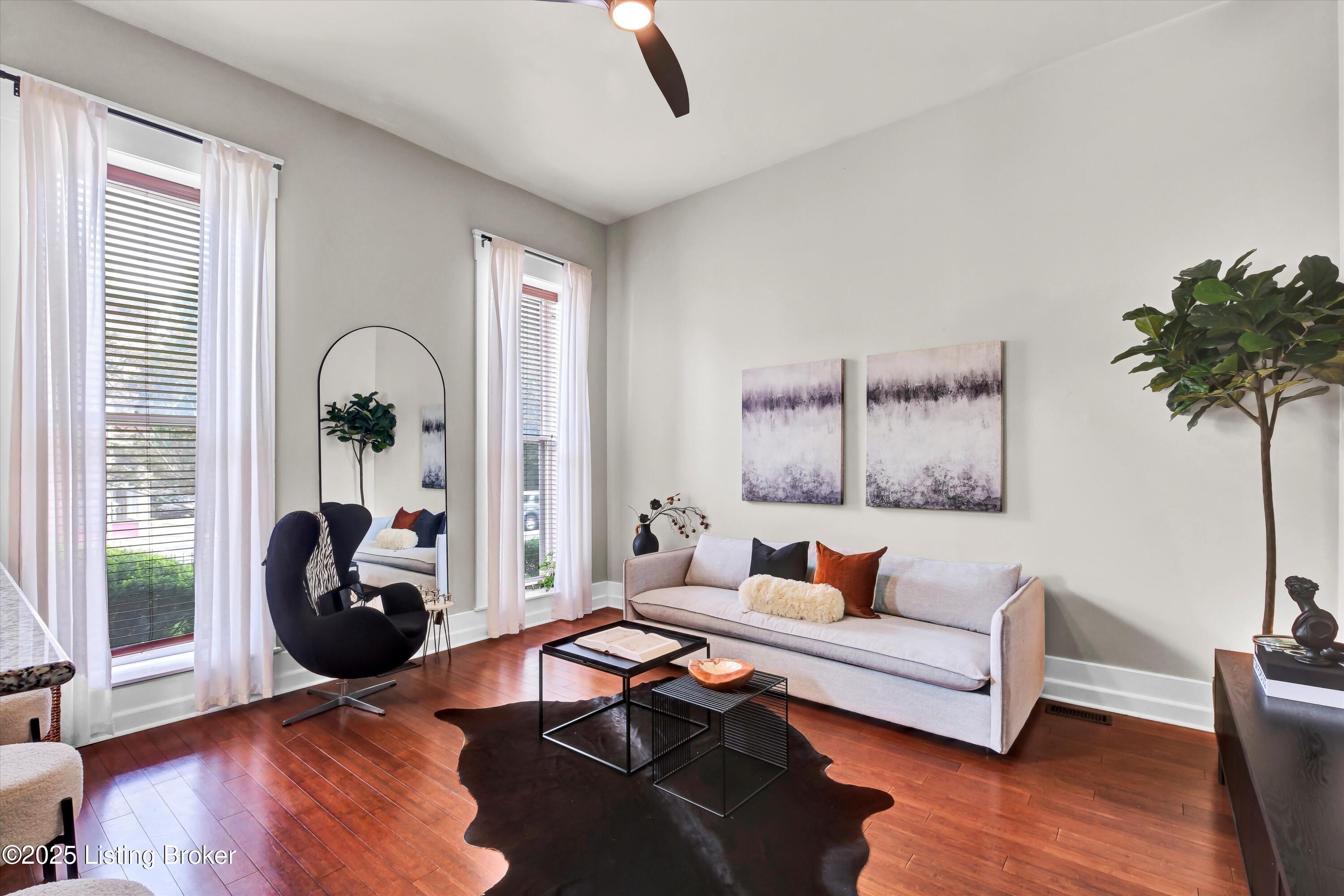130 E Oak St 1