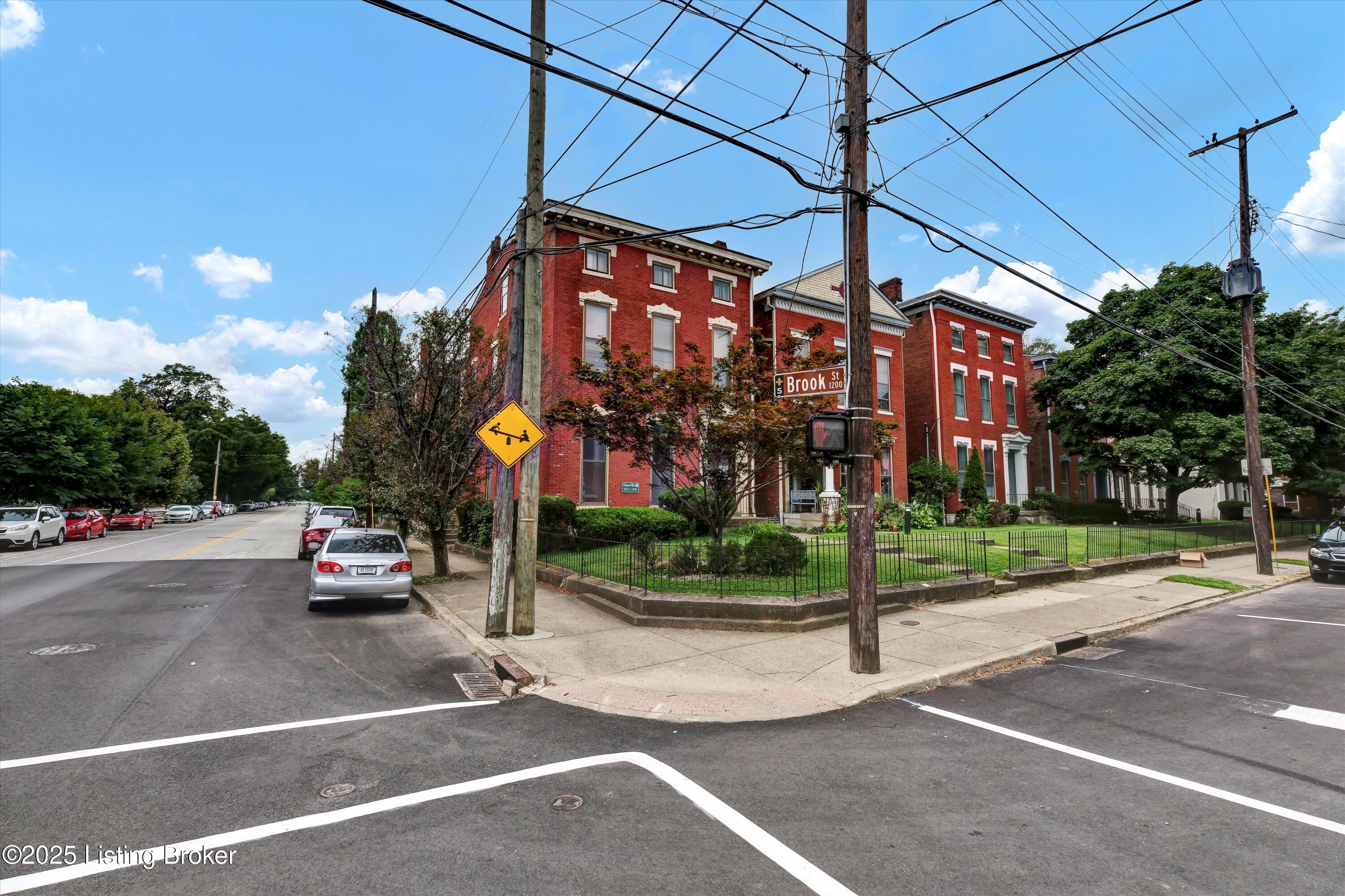 130 E Oak St 1