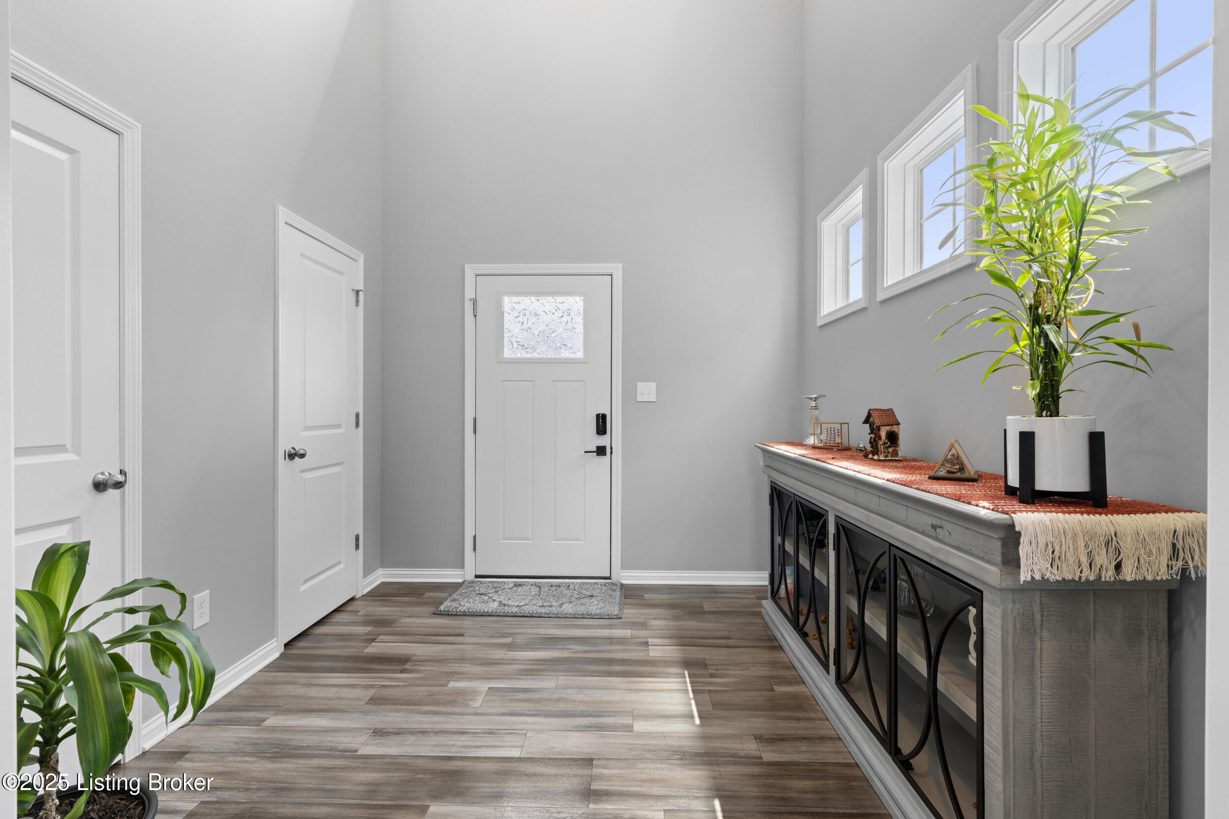 6411 Oak Village Dr