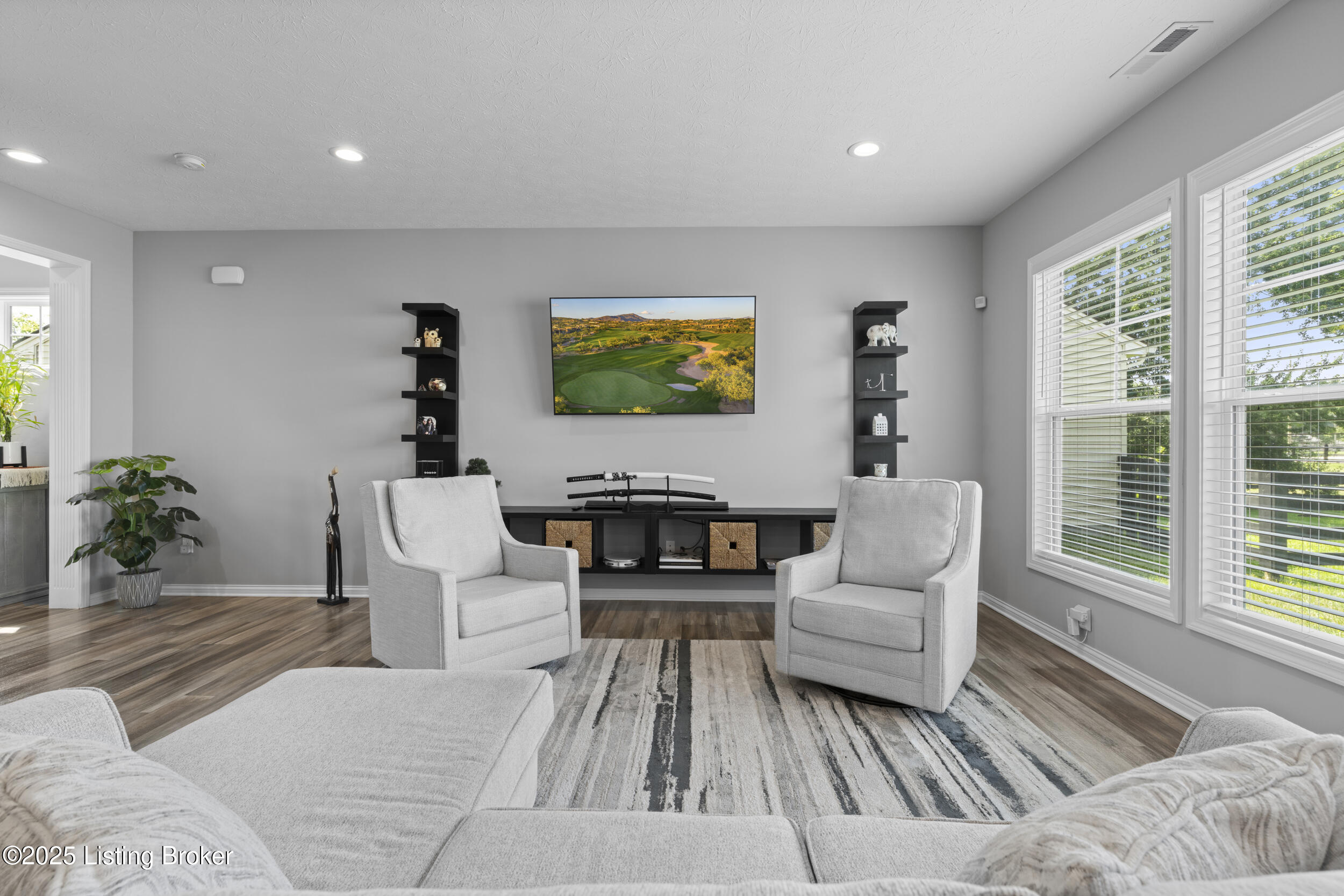 6411 Oak Village Dr