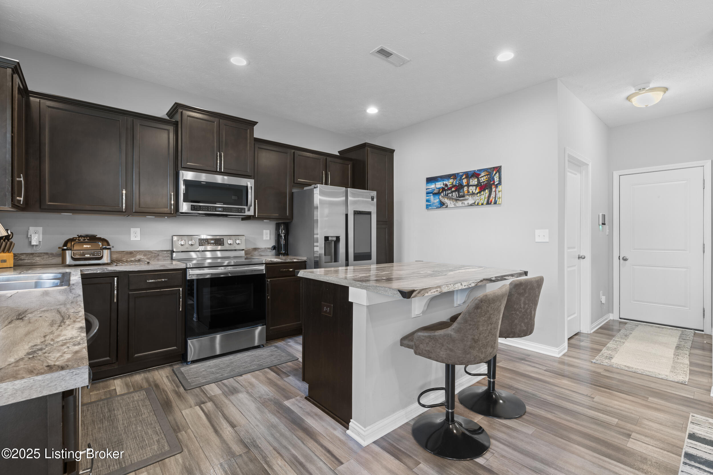 6411 Oak Village Dr