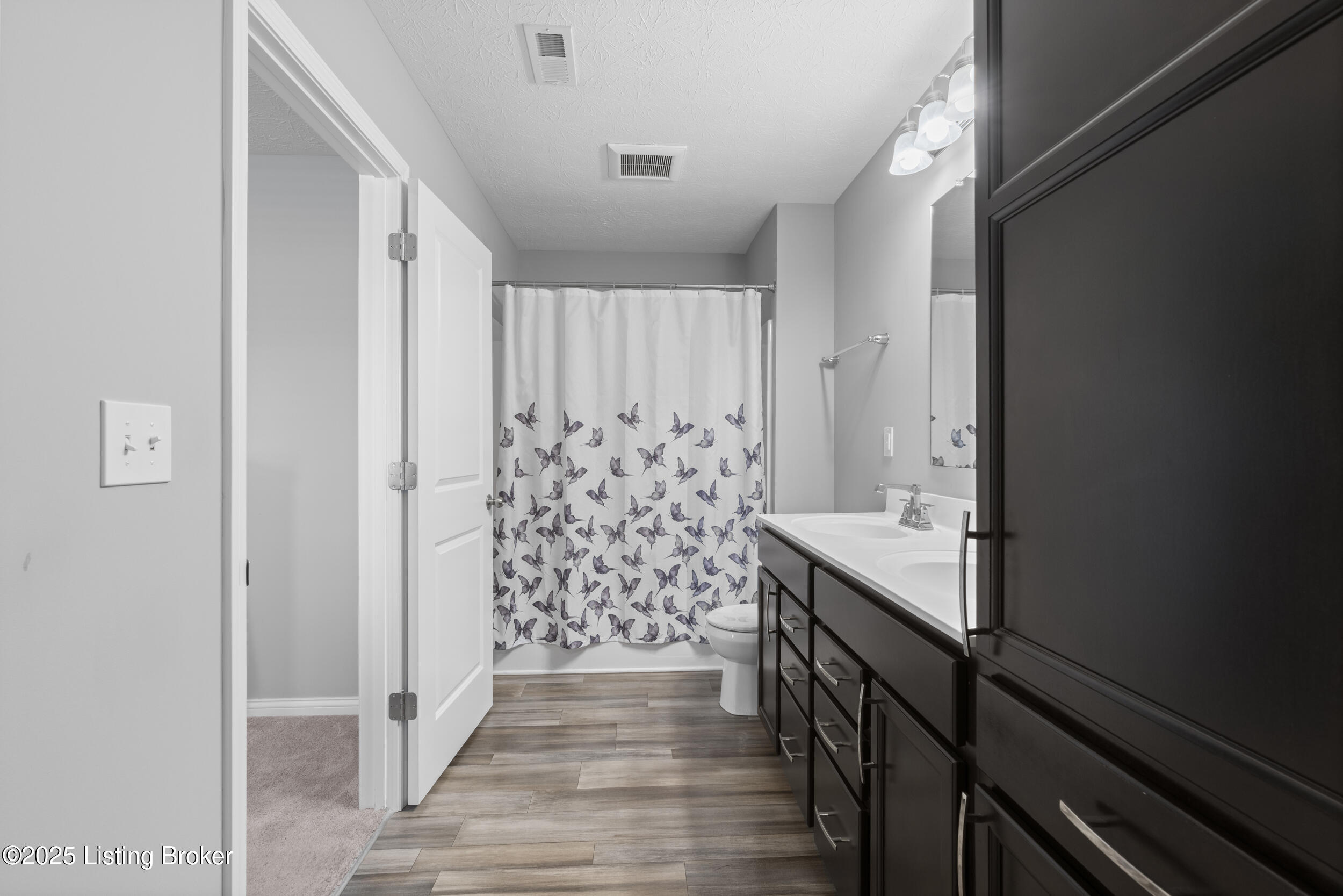 6411 Oak Village Dr