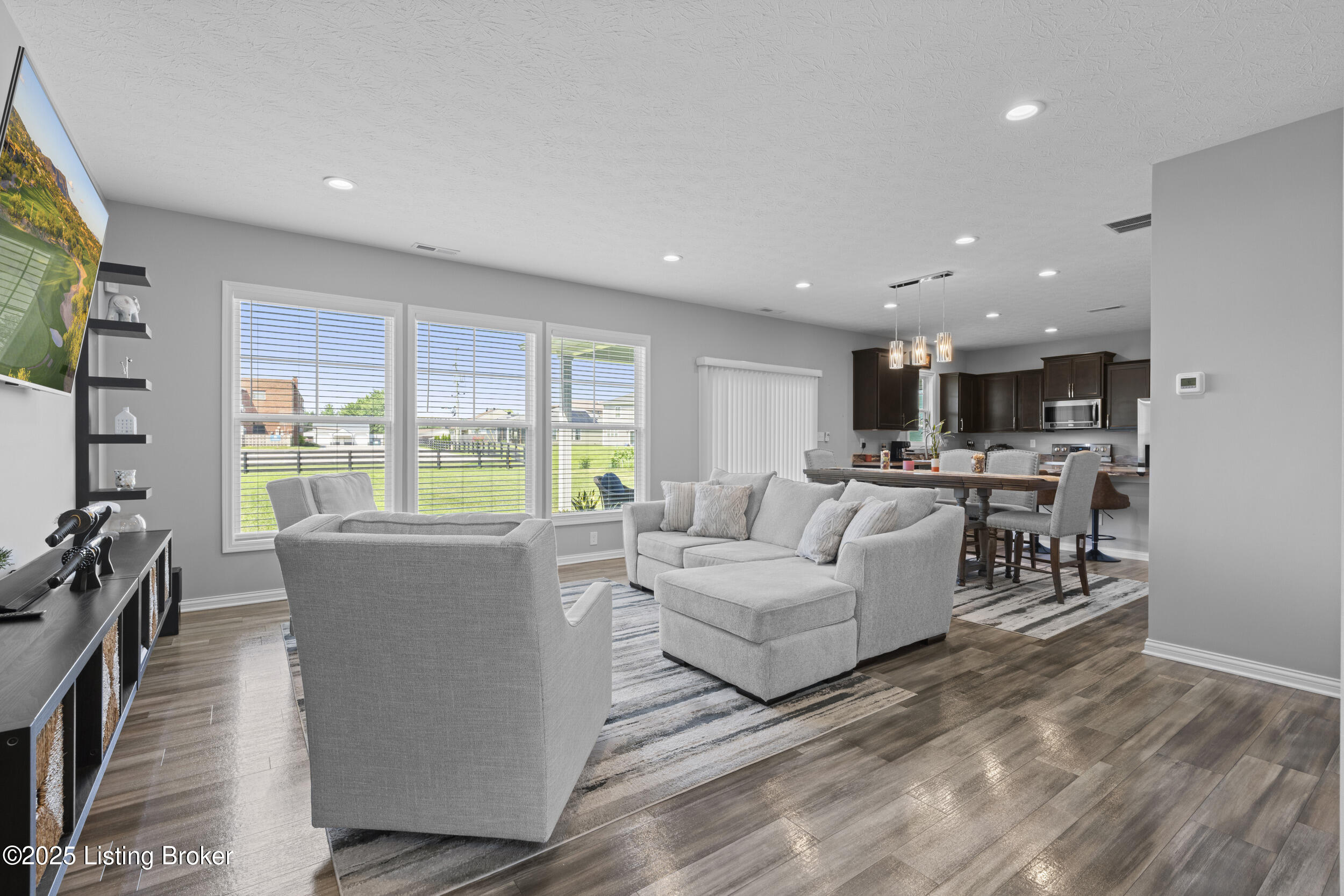 6411 Oak Village Dr