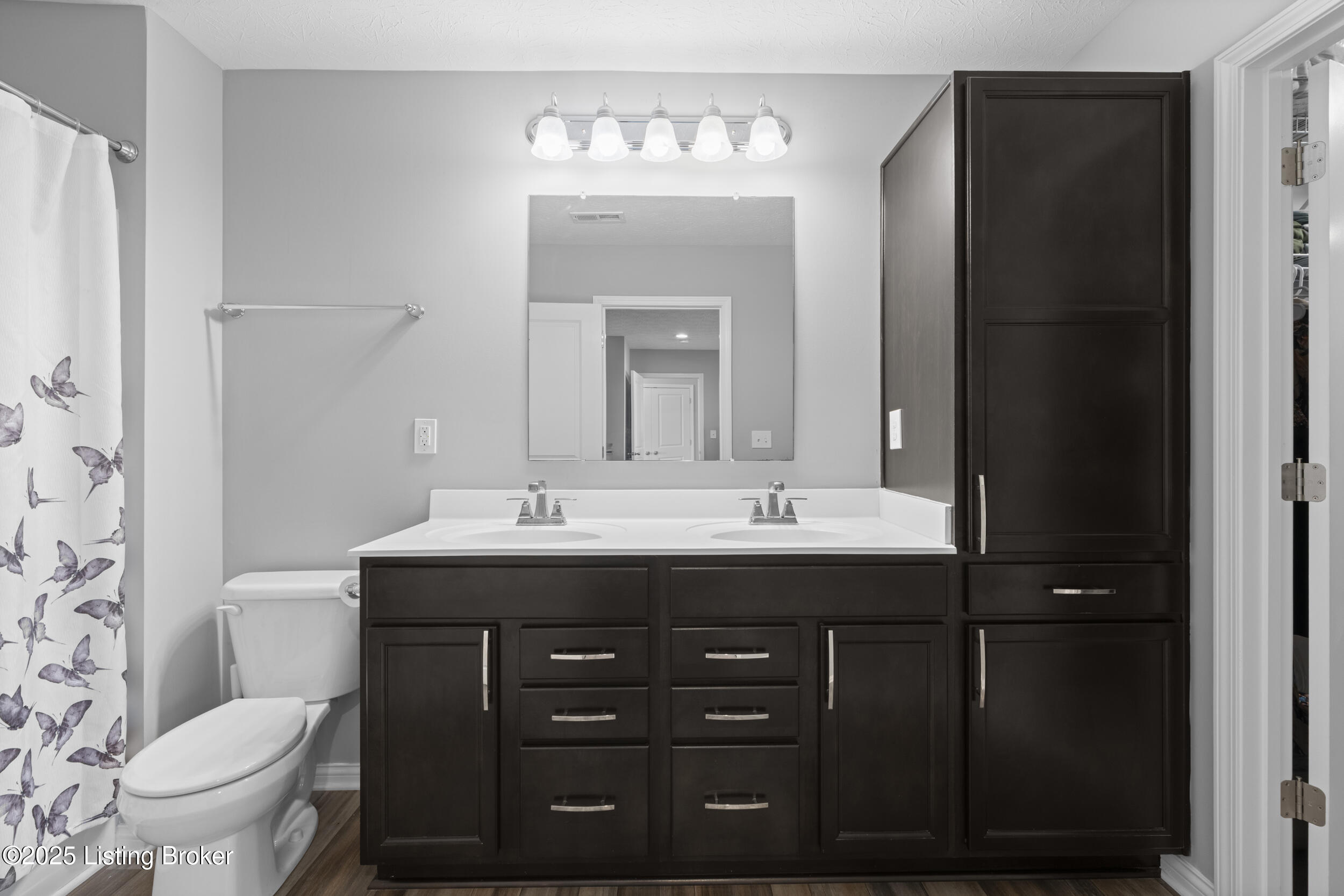 6411 Oak Village Dr