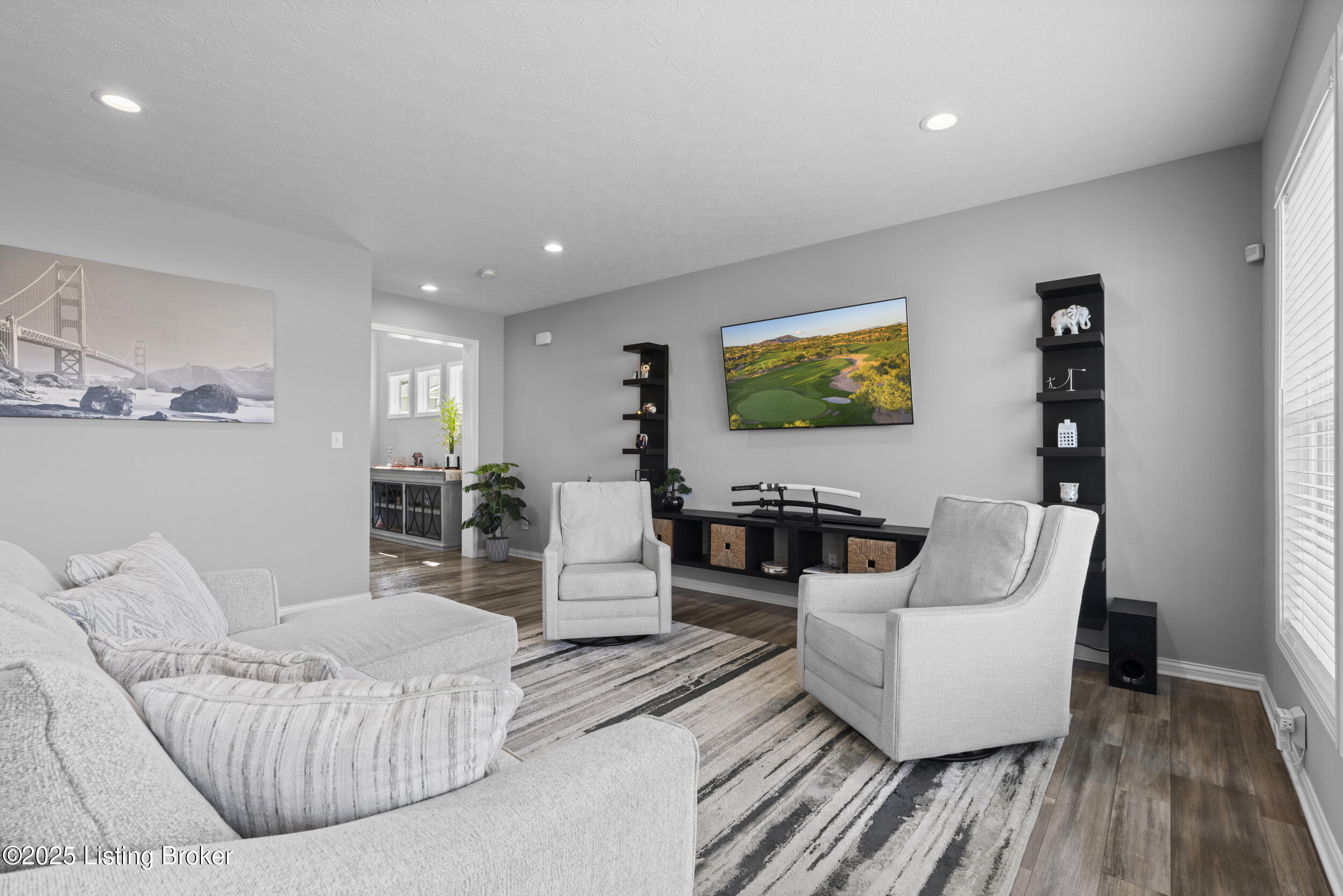 6411 Oak Village Dr