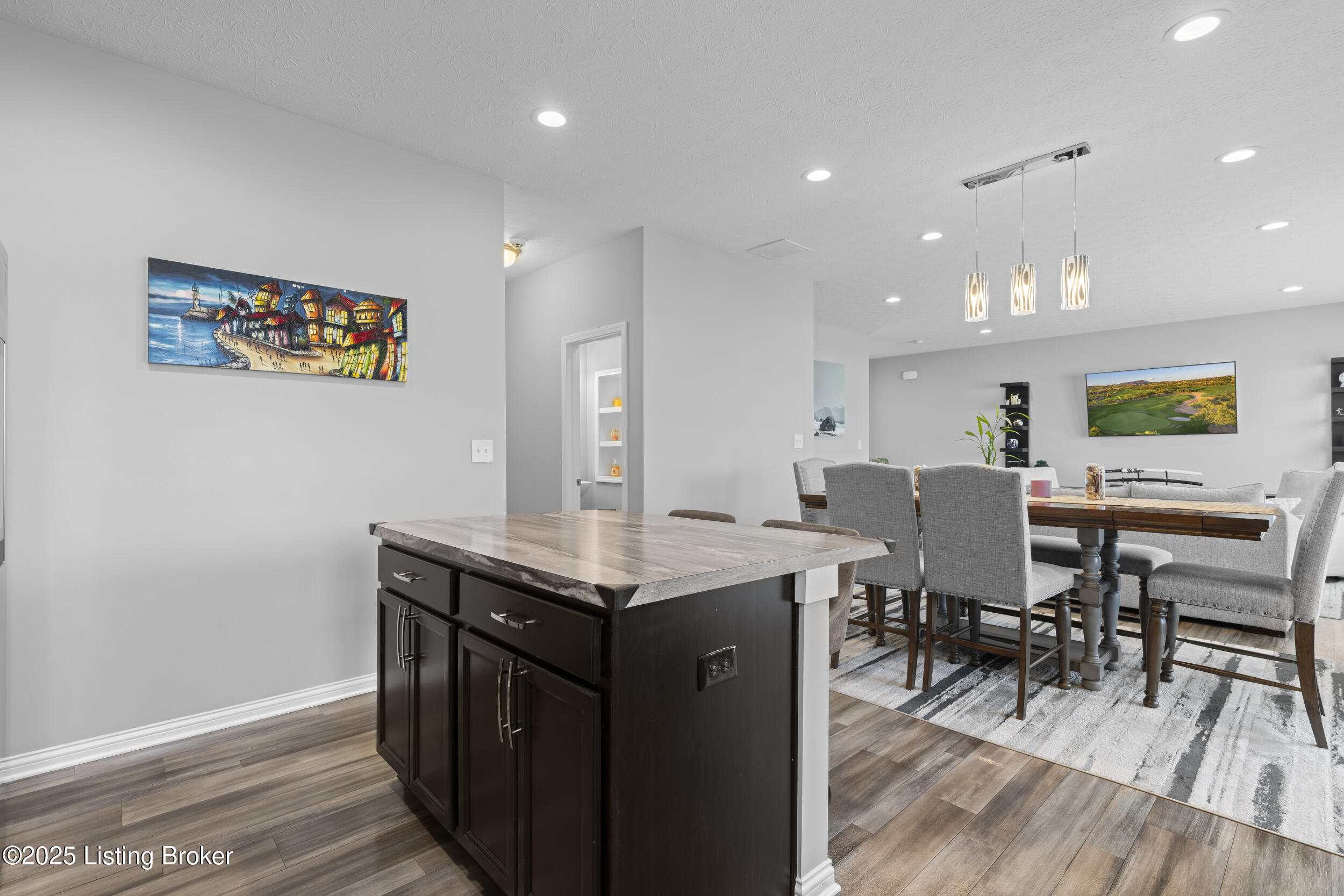 6411 Oak Village Dr
