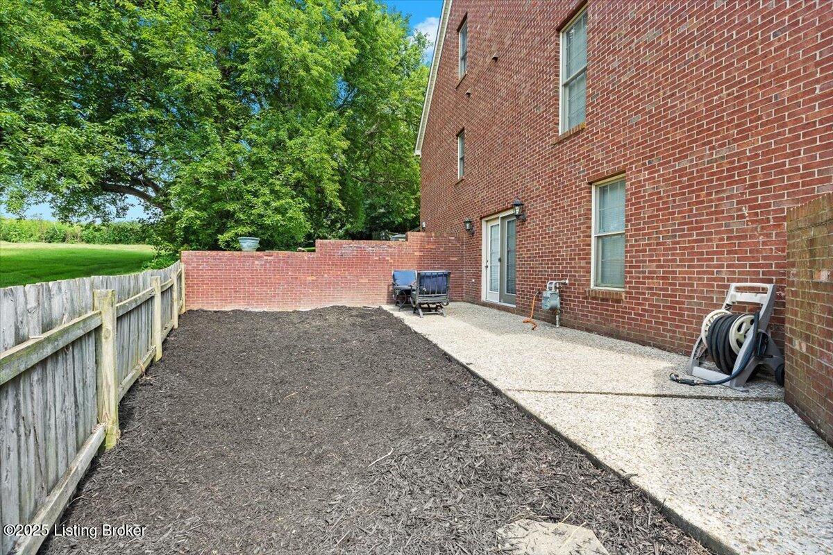 4013 Old Farm Dr