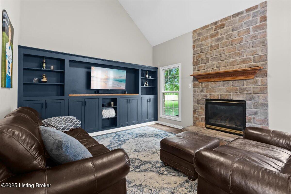 4013 Old Farm Dr