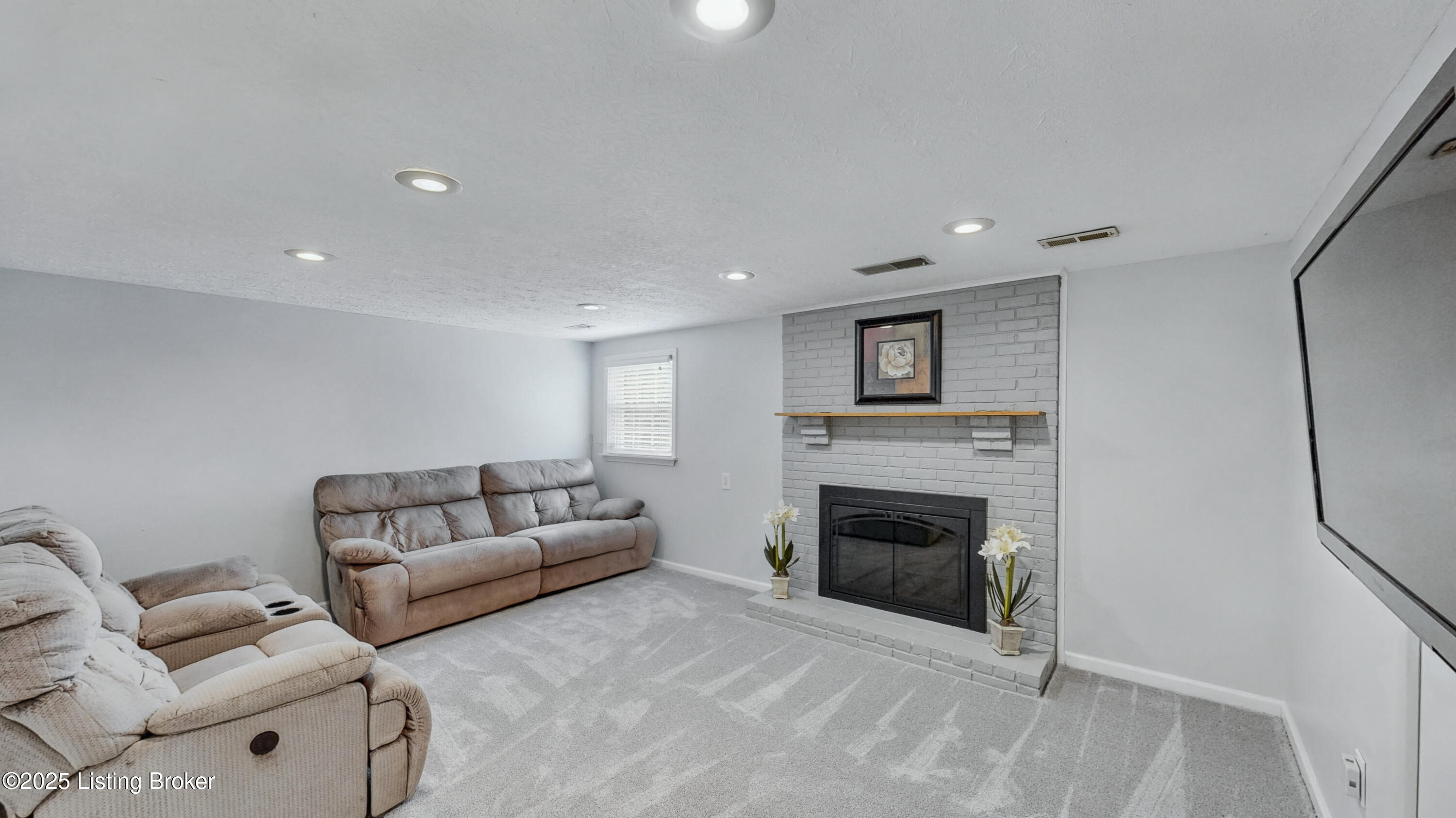 4004 Delaware Dr