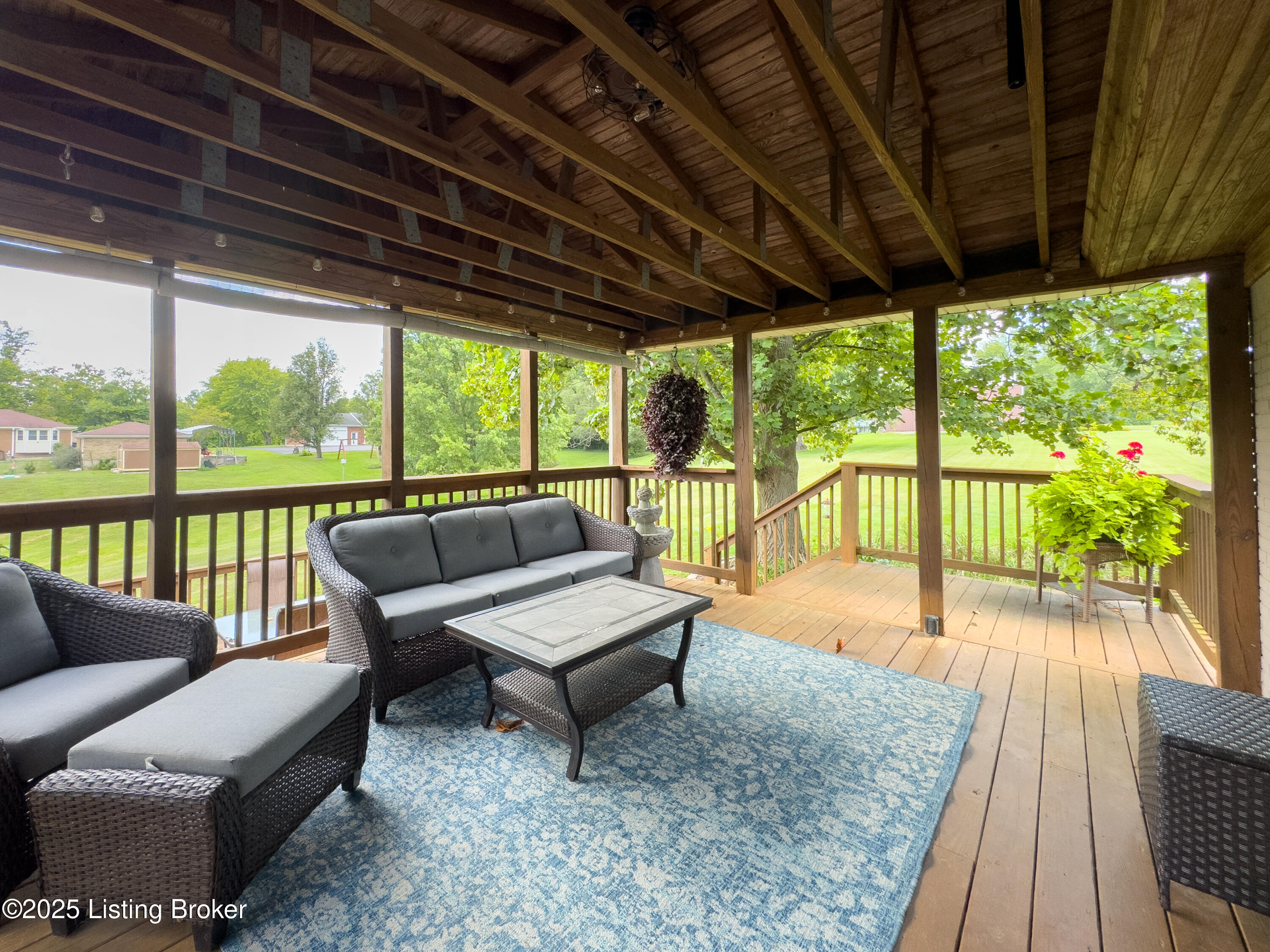4004 Delaware Dr