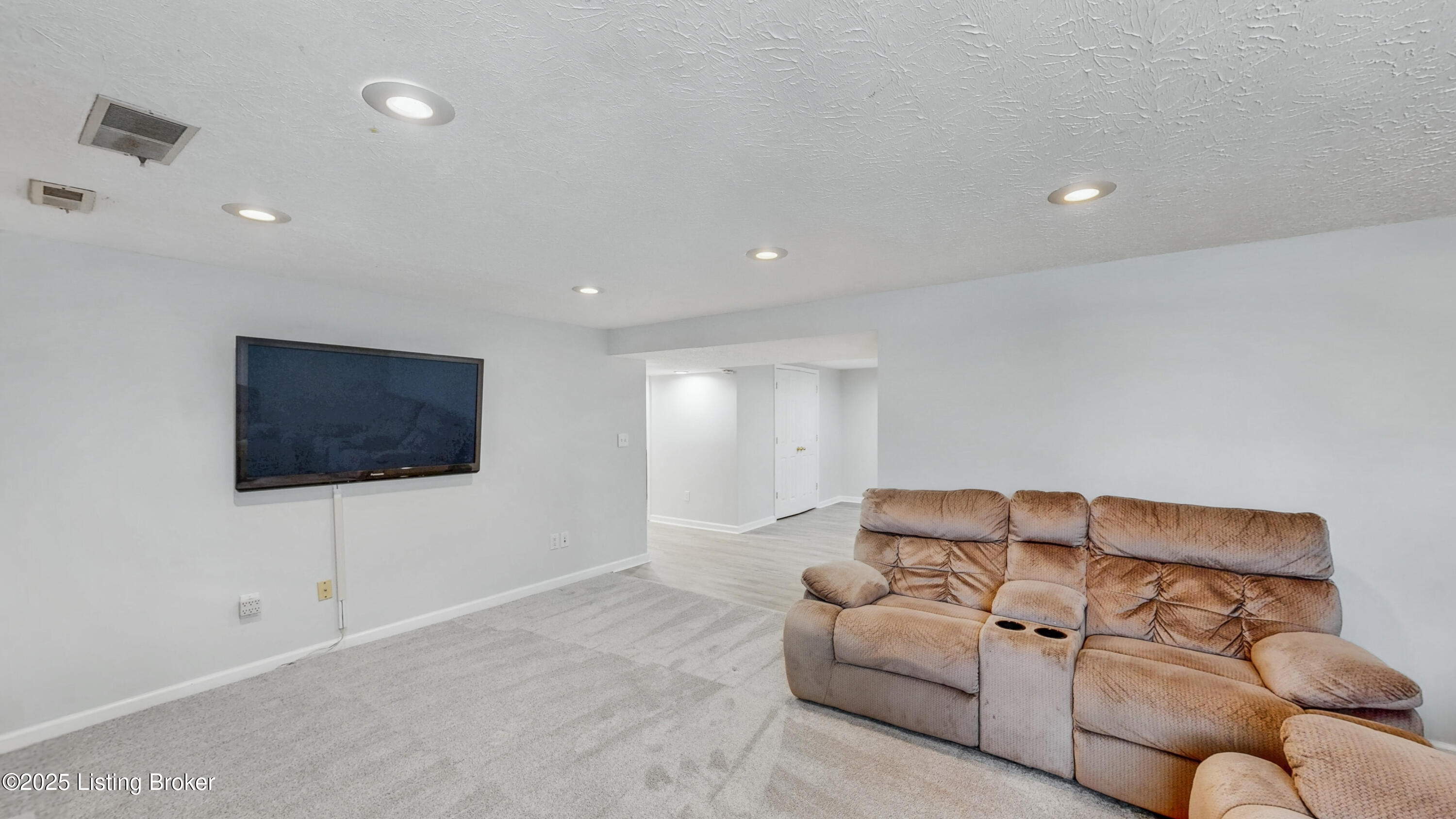 4004 Delaware Dr