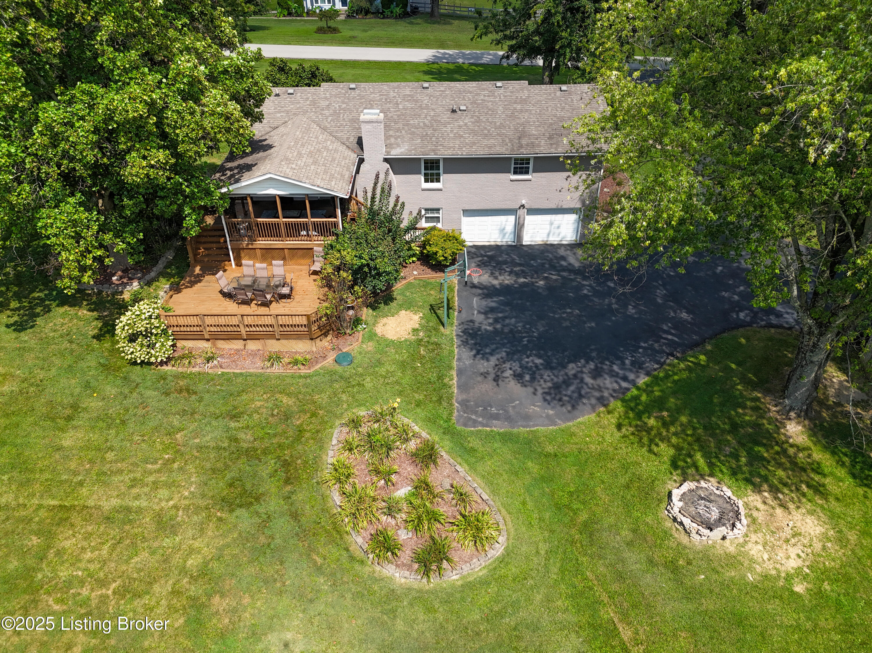 4004 Delaware Dr