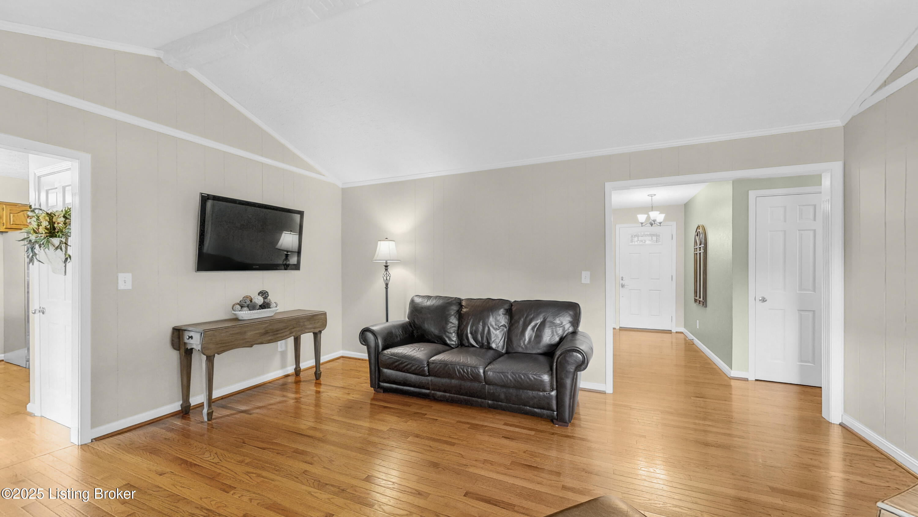 4004 Delaware Dr