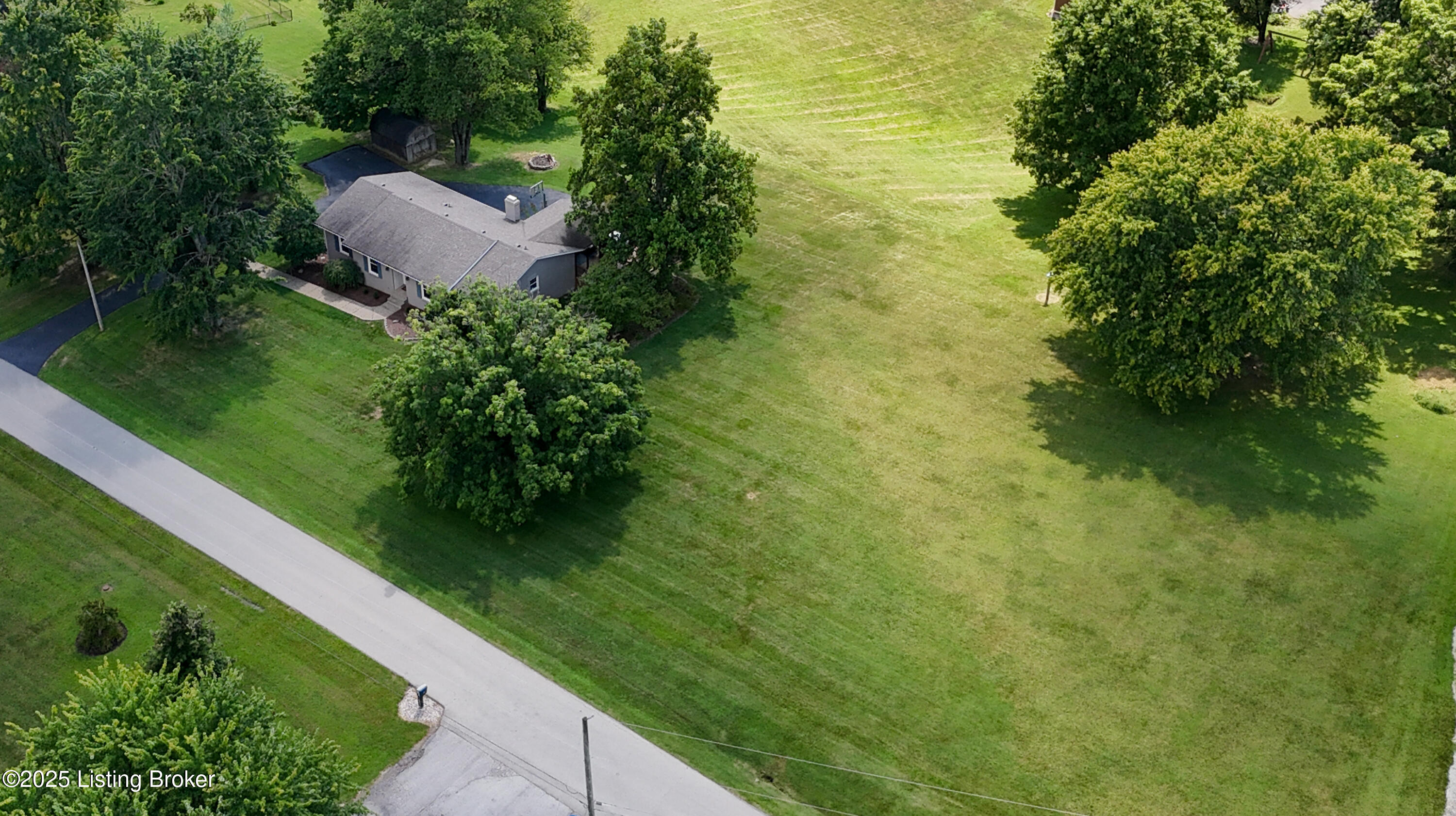 4004 Delaware Dr
