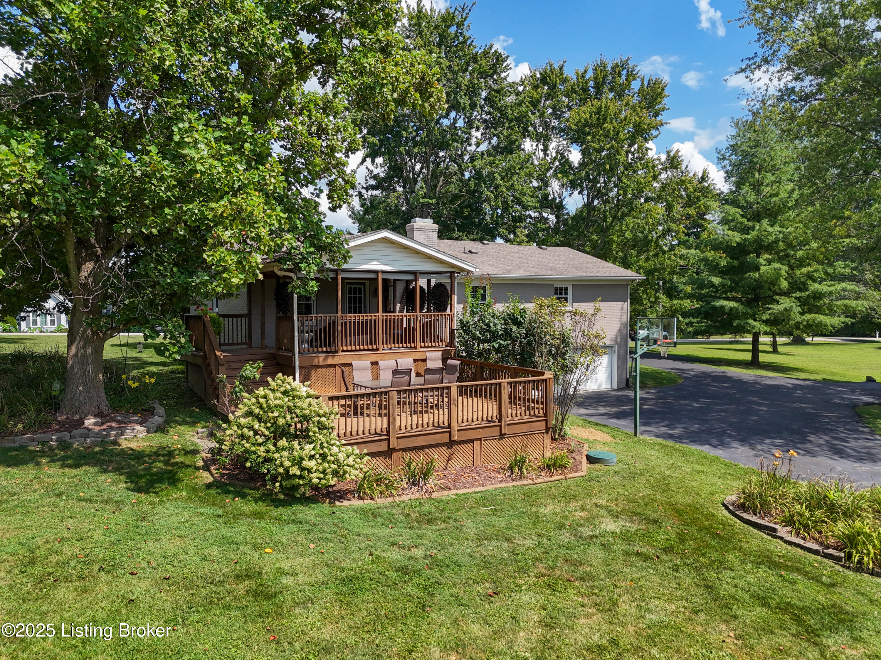 4004 Delaware Dr