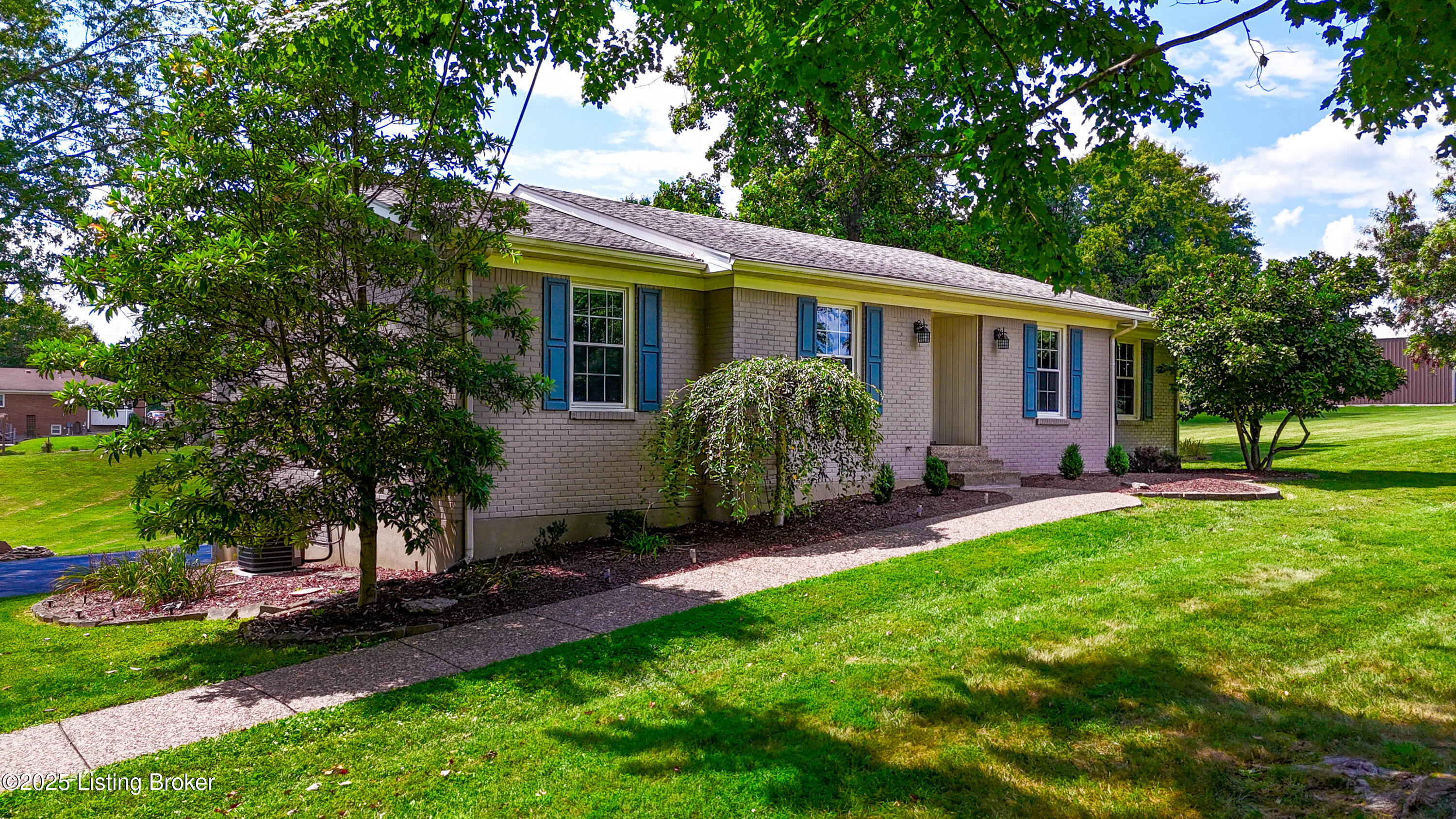 4004 Delaware Dr