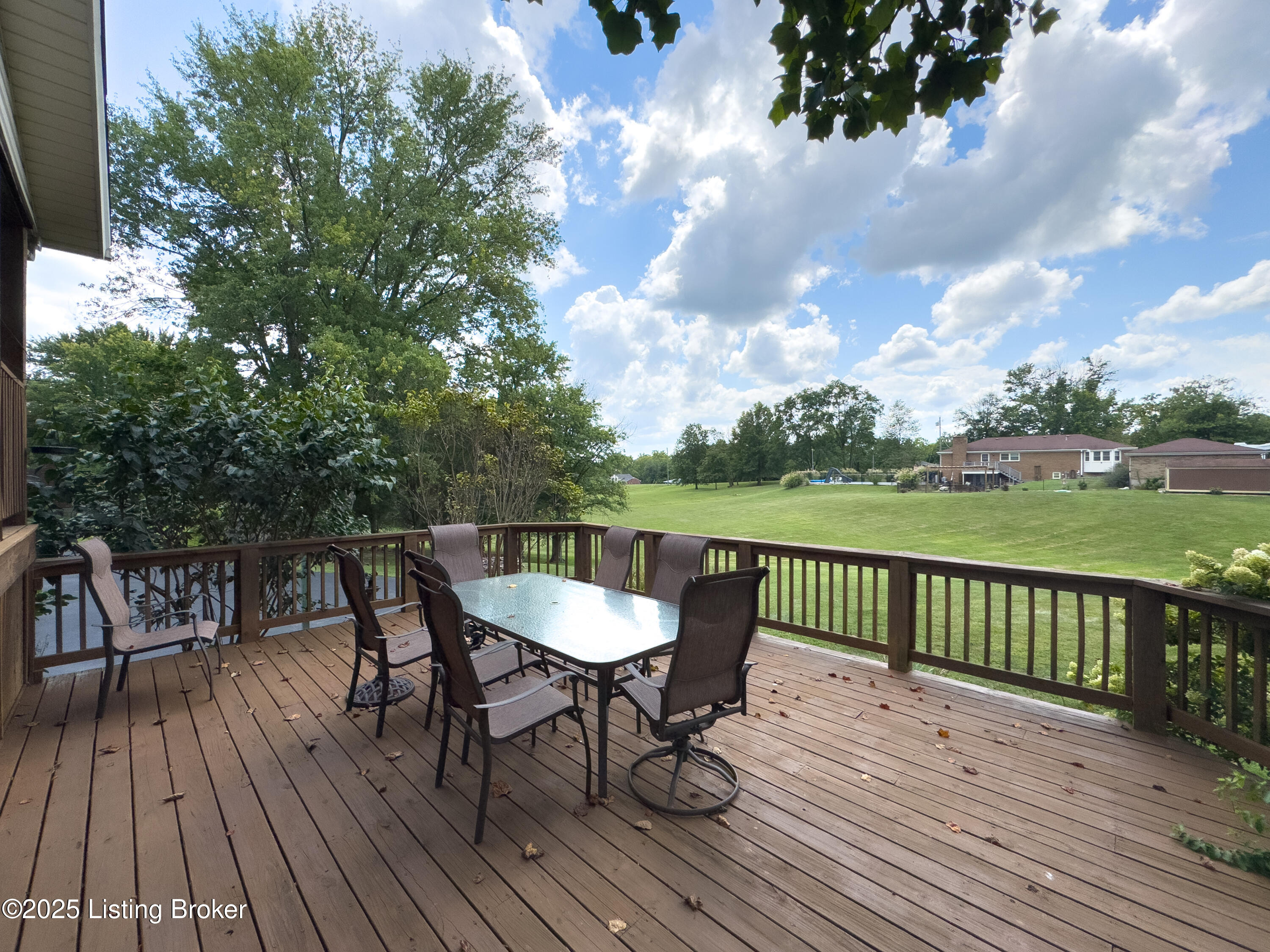 4004 Delaware Dr