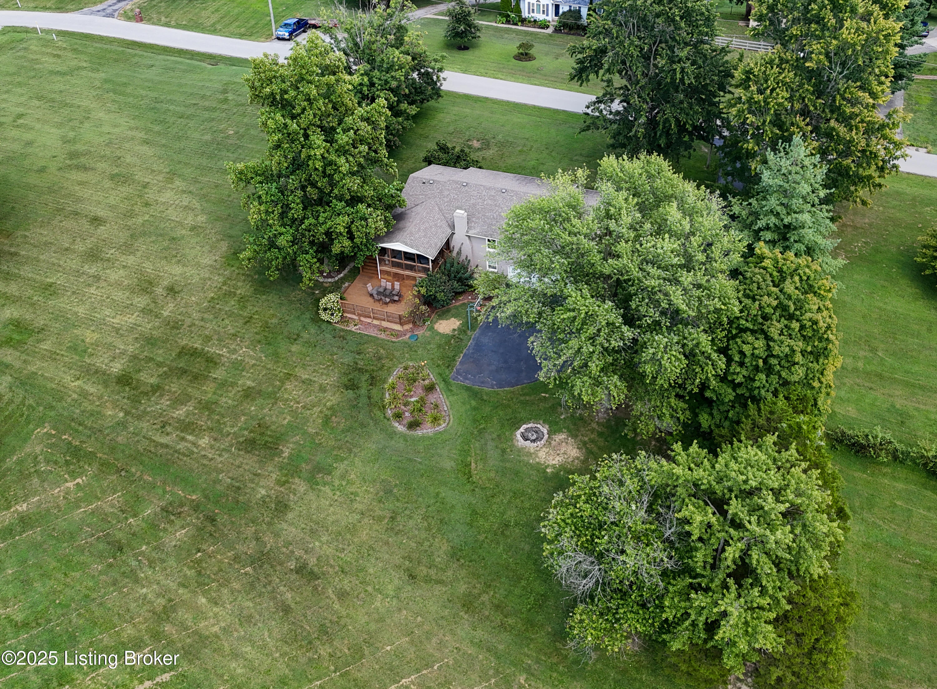 4004 Delaware Dr
