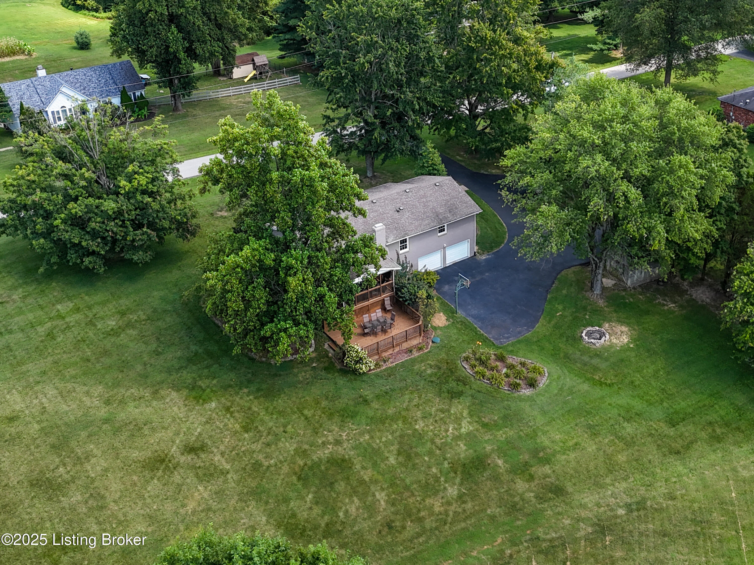 4004 Delaware Dr