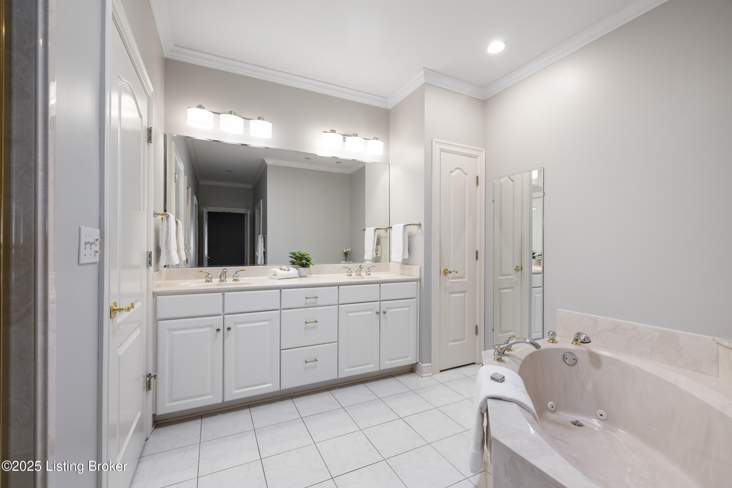 2617 Alia Cir