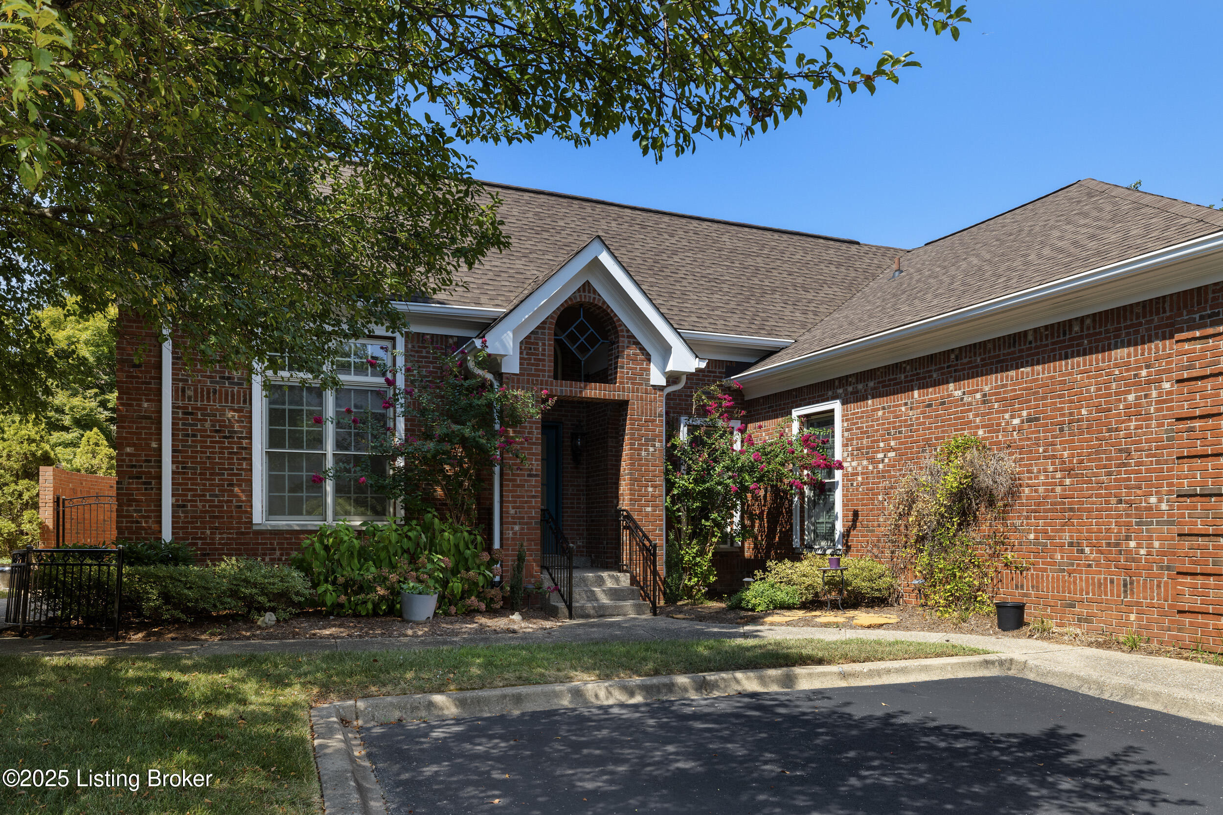 2617 Alia Cir