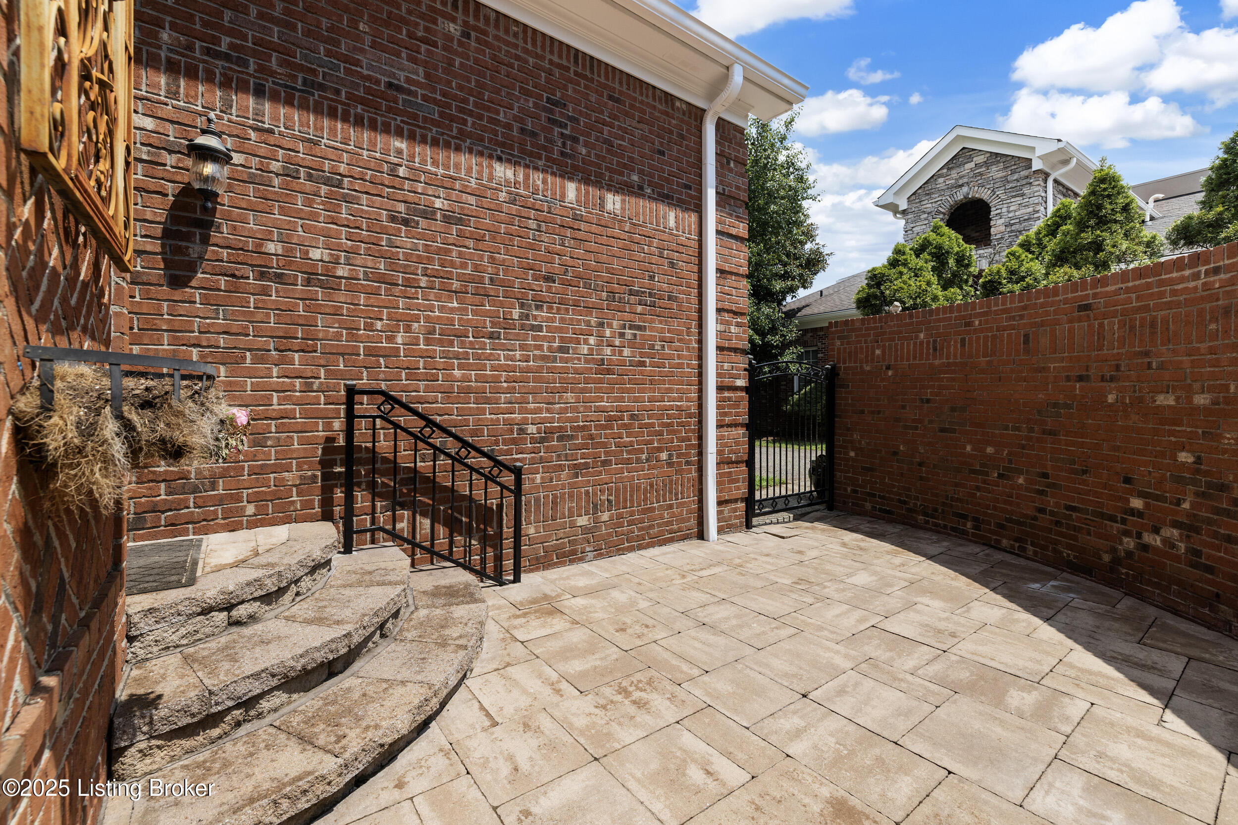 2617 Alia Cir